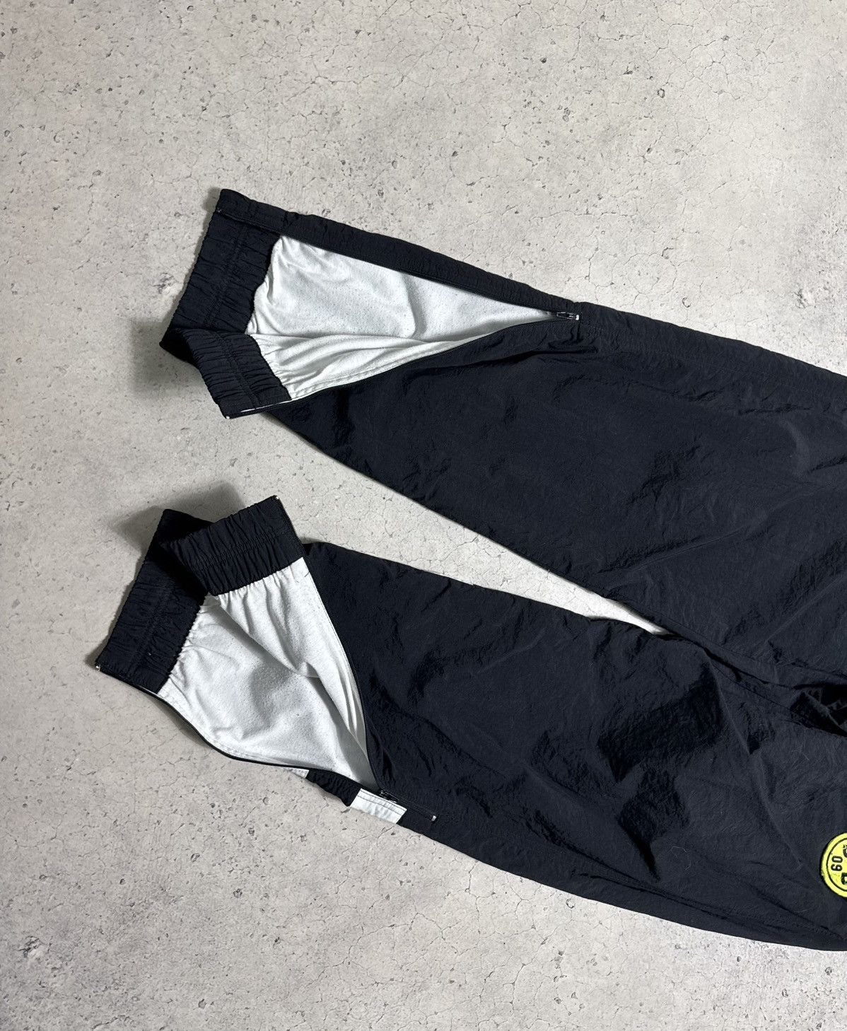 Nike Nike FC BVB Borussia Dortmund Vintage 90’s Nylon Track Pants Size US 32 / EU 48 - 4 Thumbnail