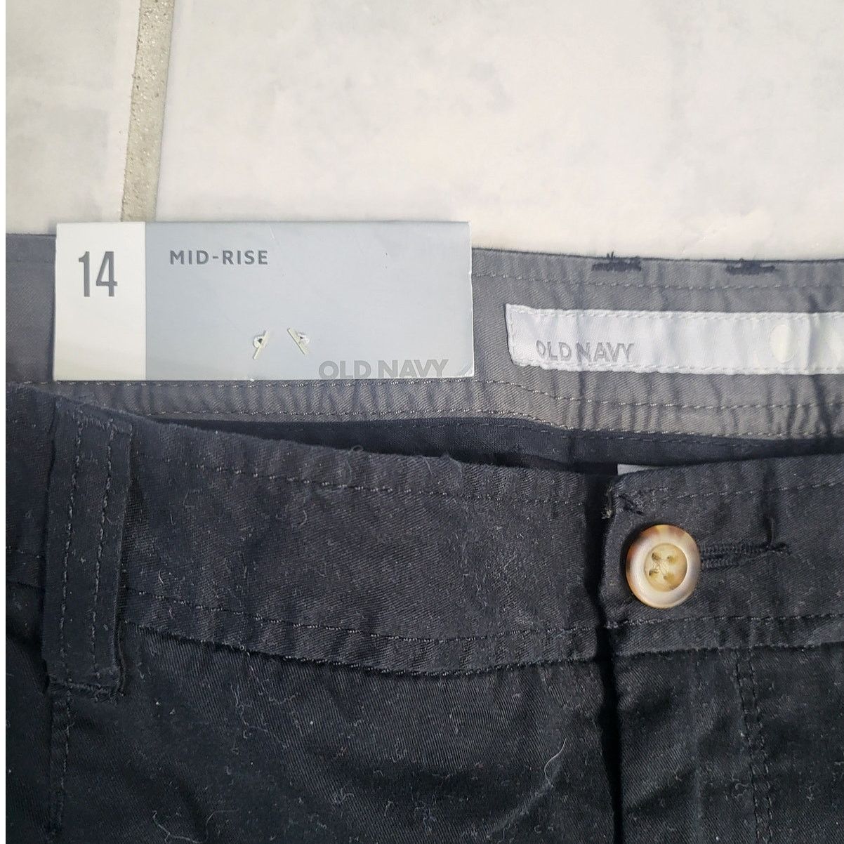 Old Navy Old Navy Black Mid Rise Cropped Pants - Size 14 Size 36" / US 14 / IT 50 - 3 Thumbnail