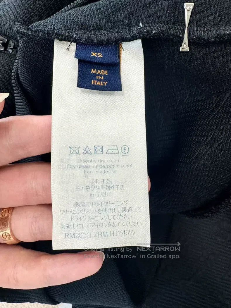 Louis Vuitton Louis Vuitton Black embossed full logo jacket Size US XS / EU 42 / 0 - 4 Thumbnail