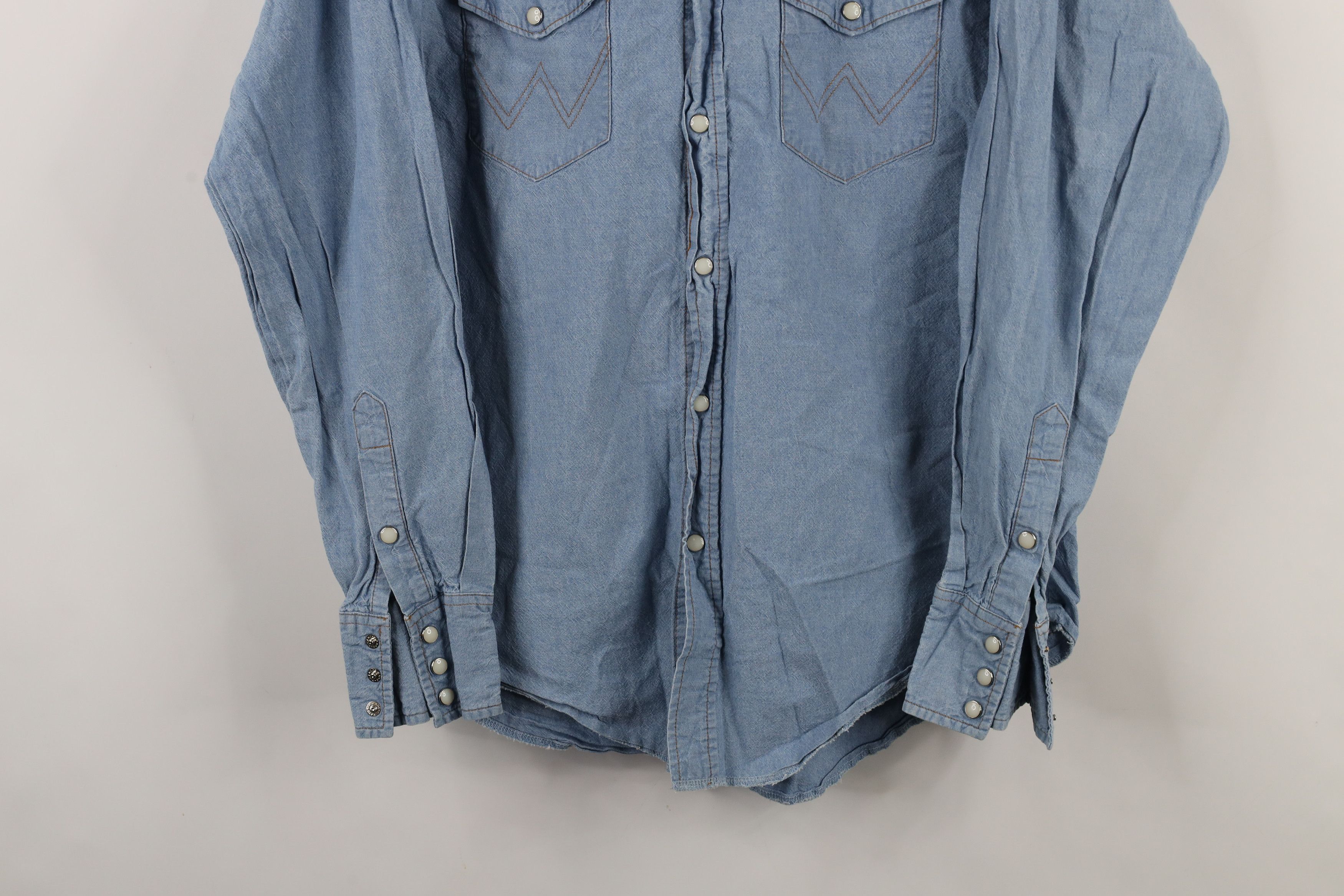 Vintage × Wrangler Vintage 90s Wrangler Chambray Cowboy Button Shirt Blue Size US L / EU 52-54 / 3 - 3 Thumbnail