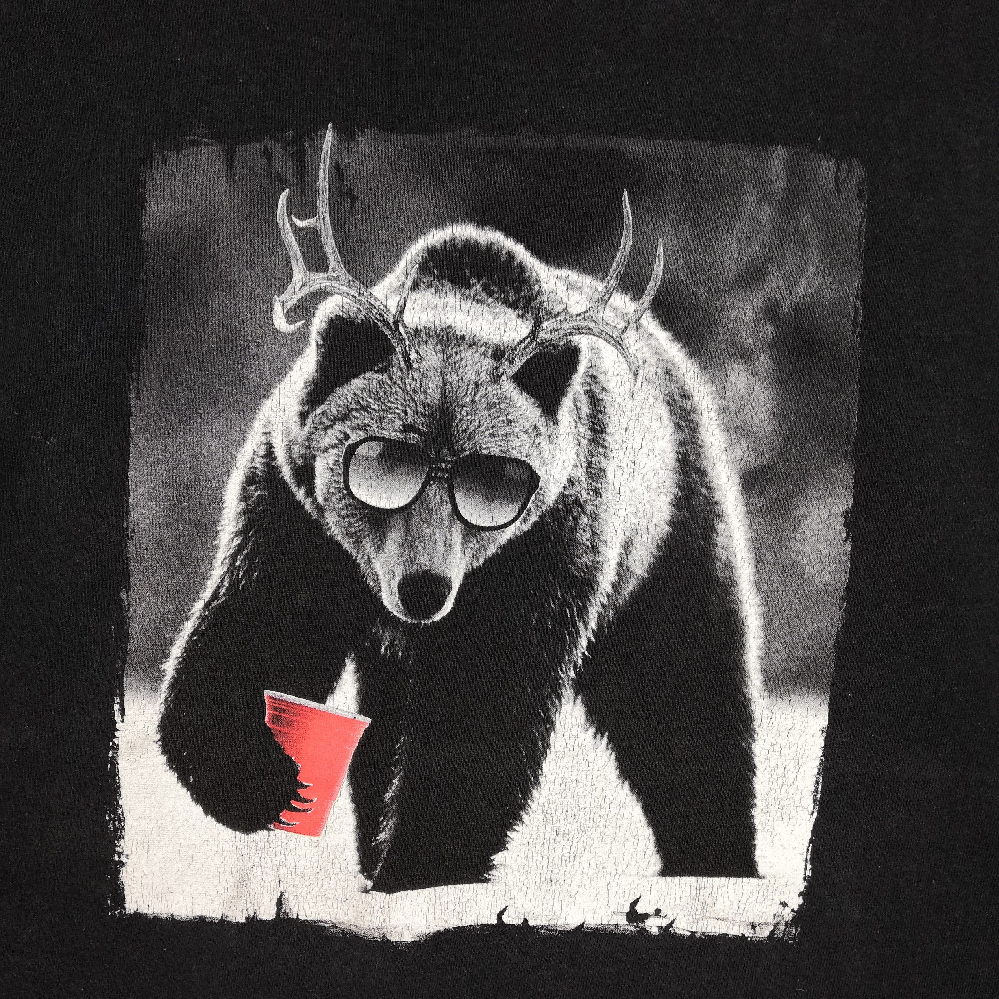 Vintage Vintage Y2K Grizzly Bear Antler Drinking Tshirt Novelty Tees Size US XL / EU 56 / 4 - 3 Thumbnail