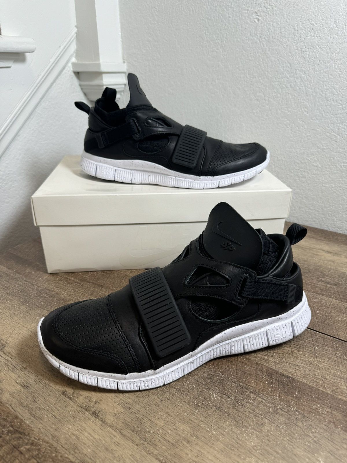 Nike Nike Free Huarache Carnivore SP Black 801759 001 Size 12 NEW Size US 12 / EU 45 - 2 Thumbnail