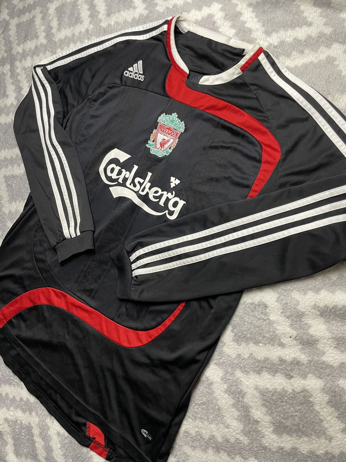 Adidas jersey adidas liverpool 2007/2008 Size US L / EU 52-54 / 3 - 5 Thumbnail