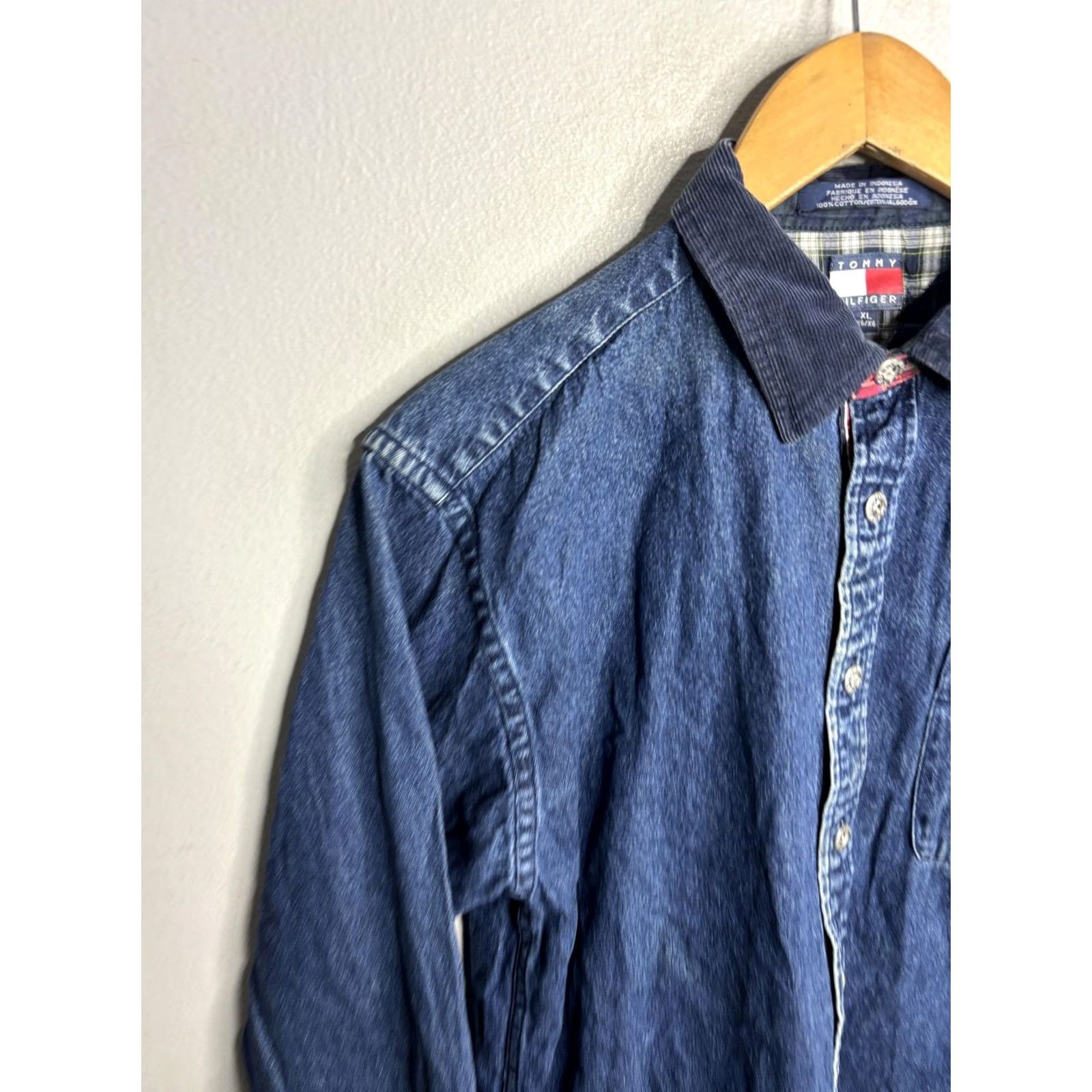 Tommy Hilfiger VINTAGE Tommy Hilfiger Shirt Mens XL Blue Denim Button-Up Corduroy Collar 90s Size US XL / EU 56 / 4 - 2 Thumbnail