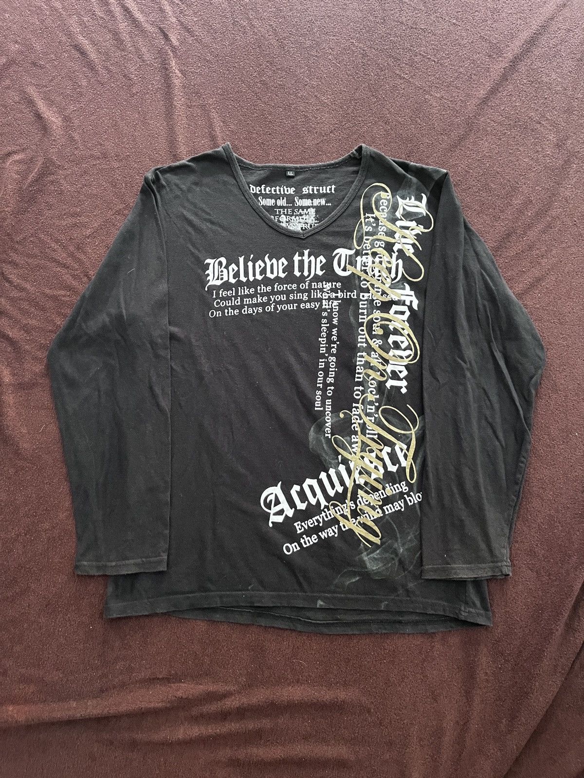 Japanese Defectibe Struct Poem V neck