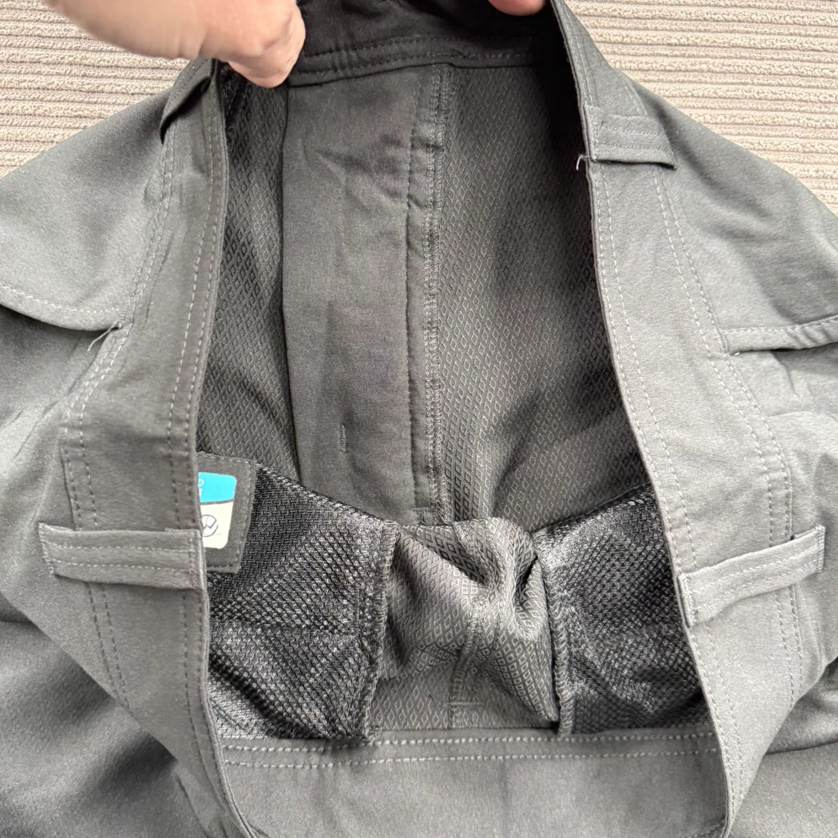 Vintage Magellan Cargo Shorts Men 34 Black Polyester Water Repellent Outdoors Cargo Pocket Casual Travel Regular Inseam 9 Size US 34 / EU 50 - 8 Thumbnail