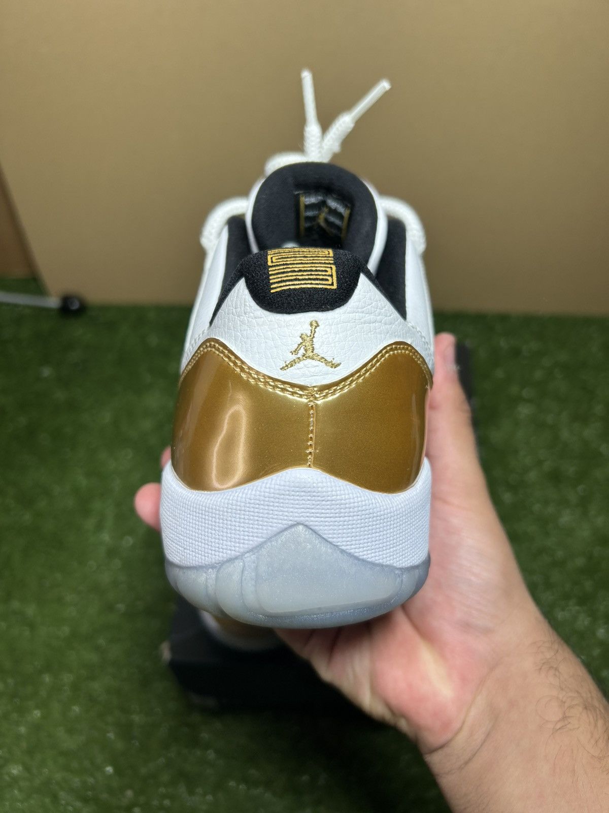 Jordan Brand Jordan 11 low closing ceremony Size US 10.5 / EU 43-44 - 3 Thumbnail