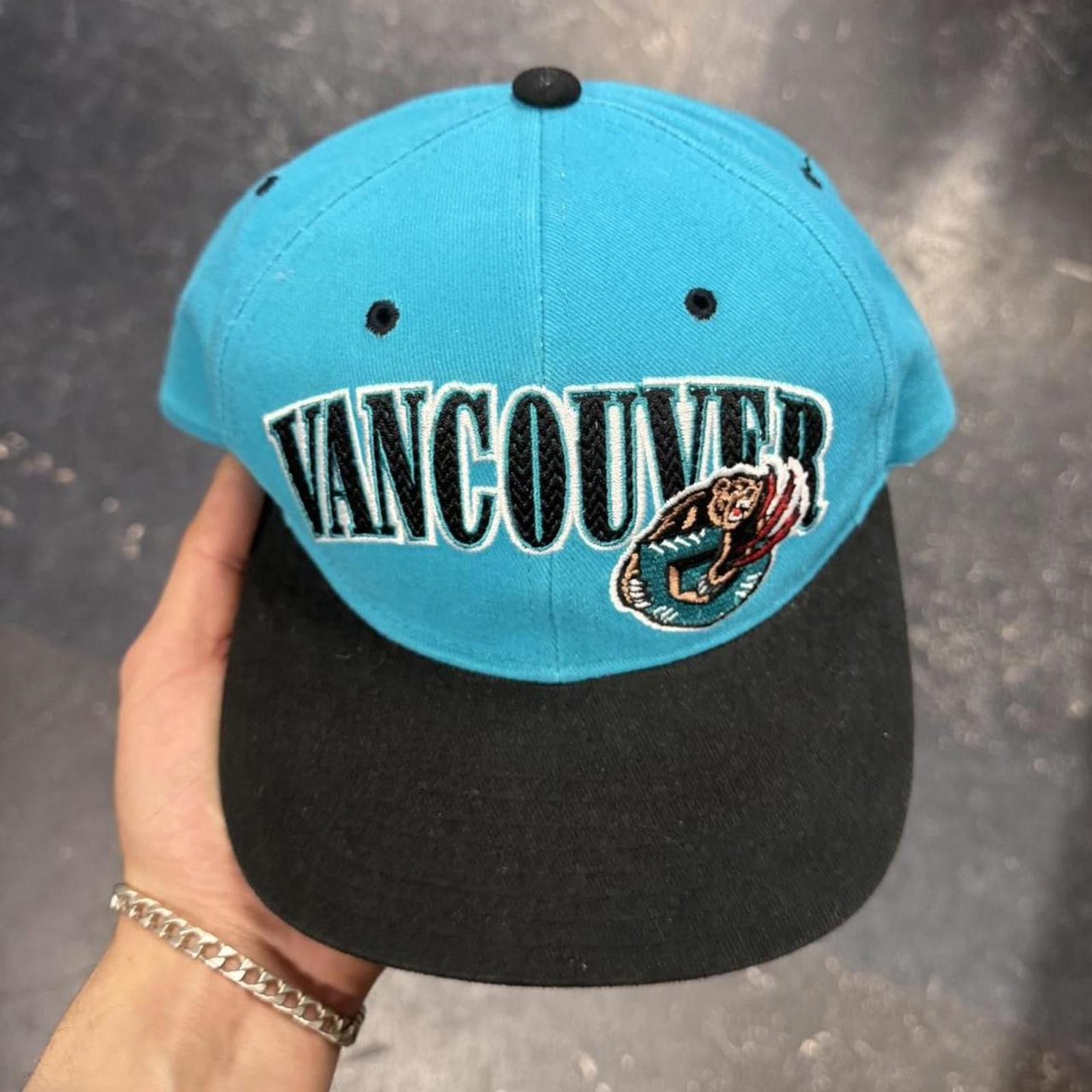 Starter Vintage 90s Vancouver Grizzlies Starter Hat Size ONE SIZE - 2 Thumbnail