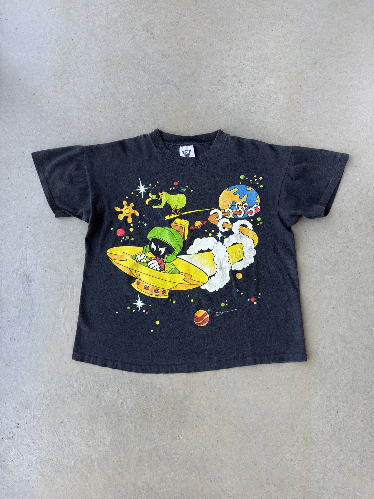 Vintage Vintage 1993 Marvin the Martian Spaceship Aop T Shirt Size US L / EU 52-54 / 3 - 1 Thumbnail