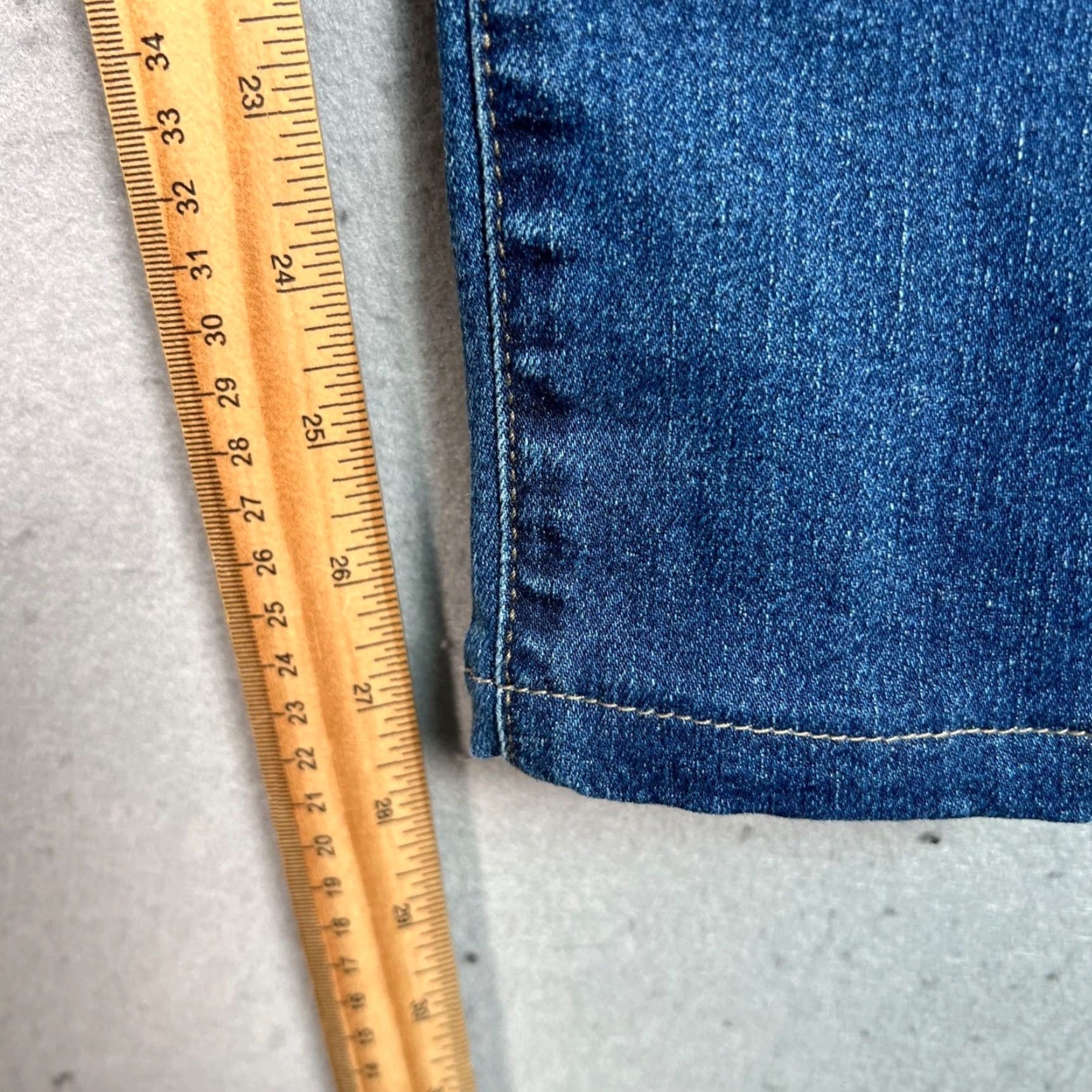 Uniqlo Uniqlo Jeans Skinny Womens 30 x 34 Denim Cotton Blend Blue 5-Pocket Inseam 28" Regular Zip Mid Rise Shirts? Size 30" / US 8 / IT 44 - 7 Thumbnail