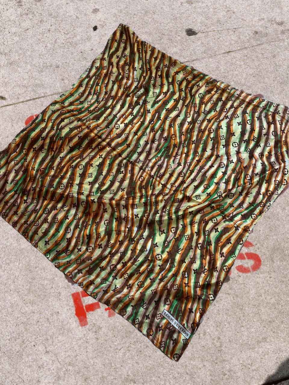 Louis Vuitton Louis Vuitton Multicolor Silk Geometric Shawl Scarf . Size ONE SIZE - 1 Thumbnail