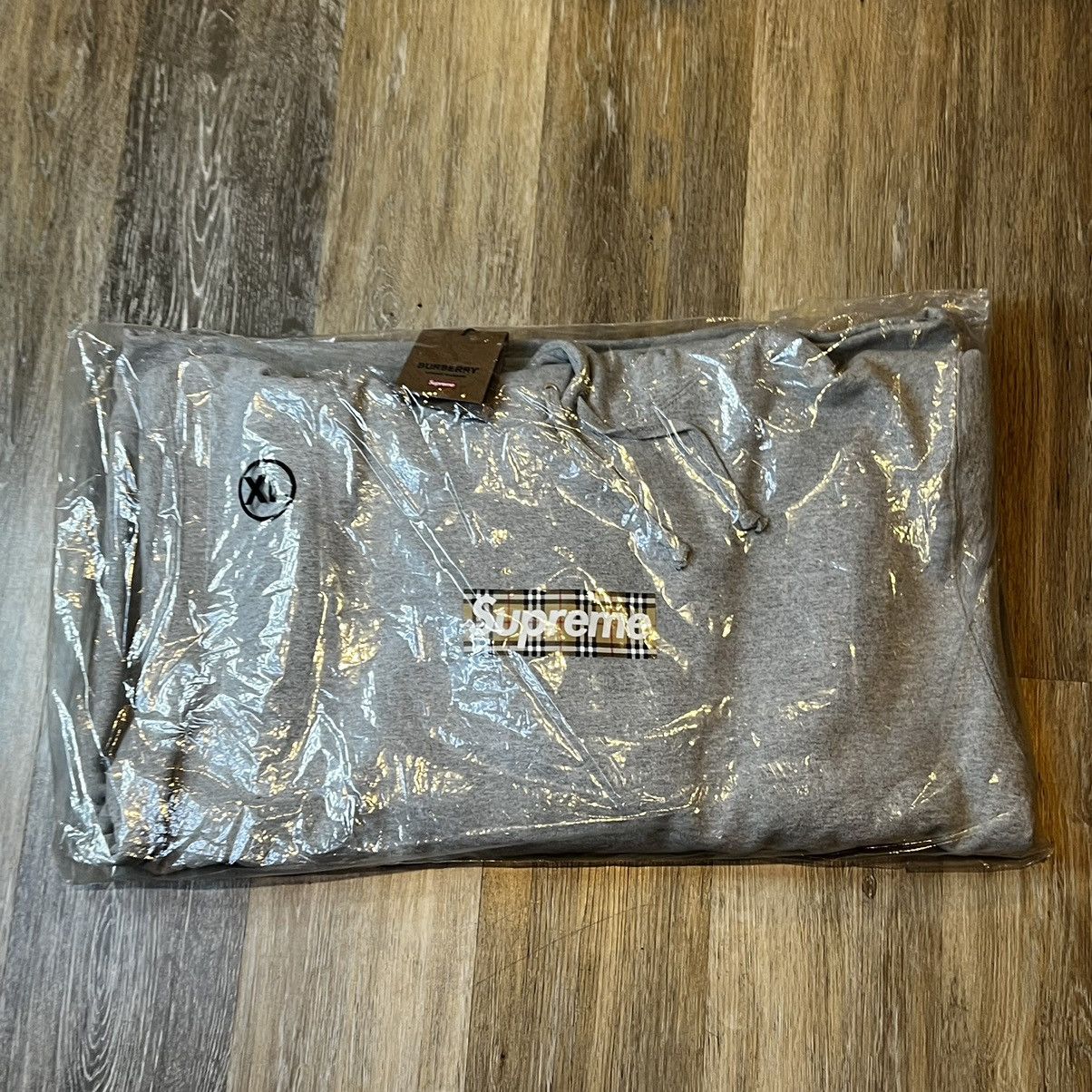 Supreme Supreme x Burberry Box Logo Hoodie Size US XL / EU 56 / 4 - 12 Thumbnail