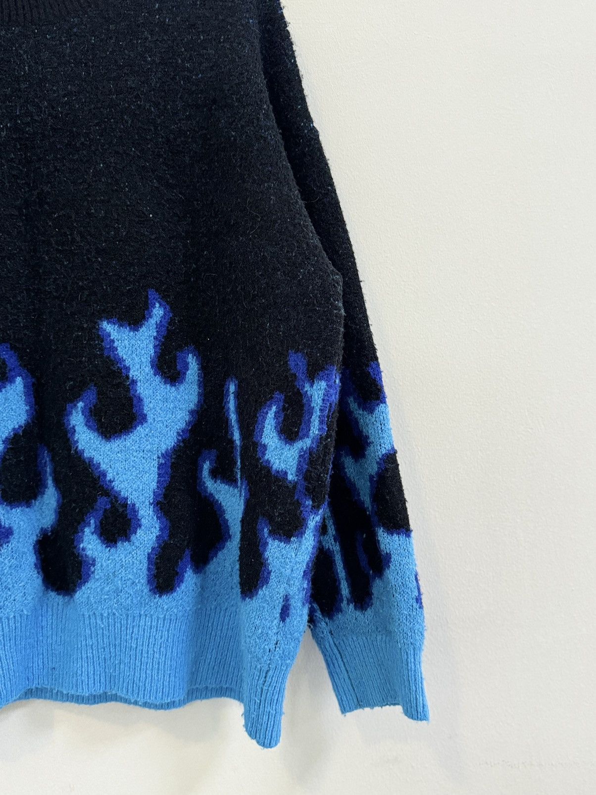 Hypebeast Woman’s Y2K long sleeve sweater Fire print hype Streetwear Size M / US 6-8 / IT 42-44 - 3 Thumbnail
