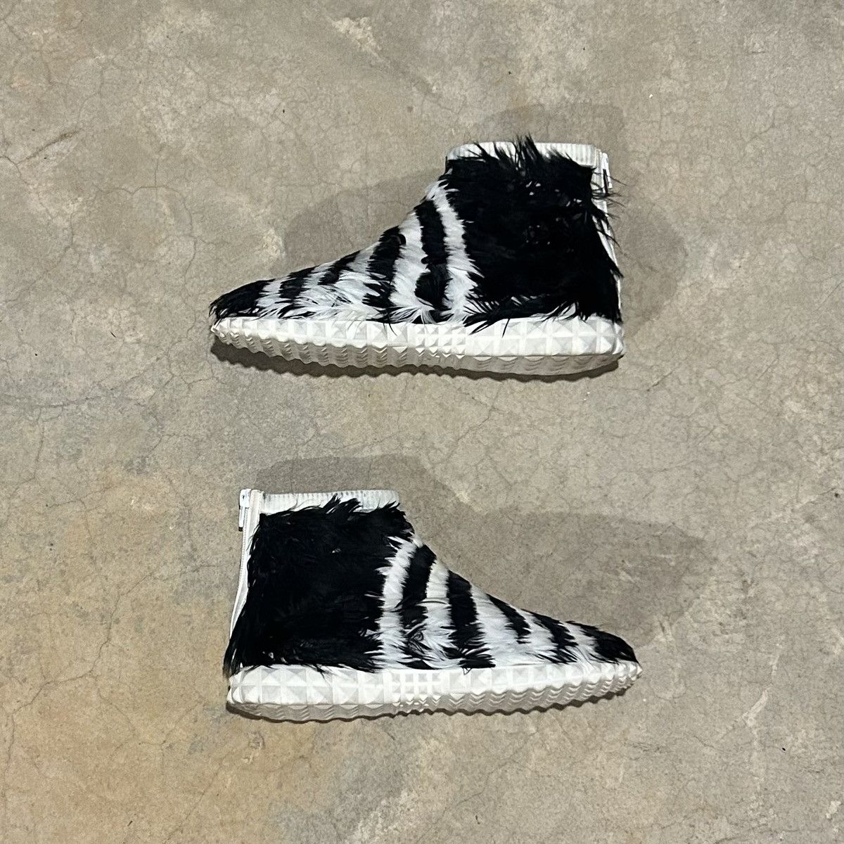 Designer × Valentino Valentino Garavani Feather Embellished Sneakers US 7.5 Size US 7.5 / EU 40-41 - 5 Thumbnail