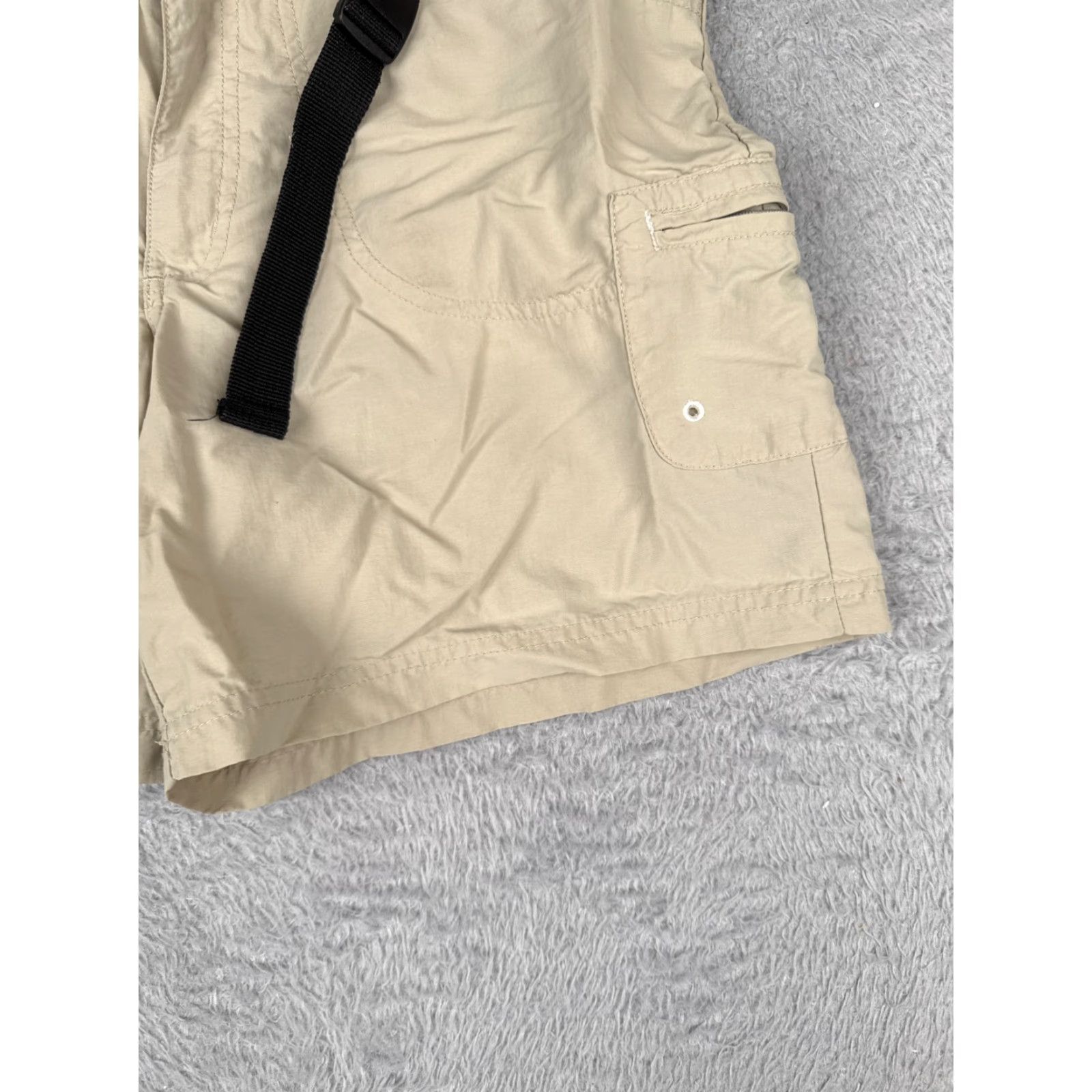 Vintage Columbia Shorts Womens 6 Beige Cargo Belted 100% Nylon Hiking Camping 30x6 Size 28" / US 6 / IT 42 - 2 Thumbnail