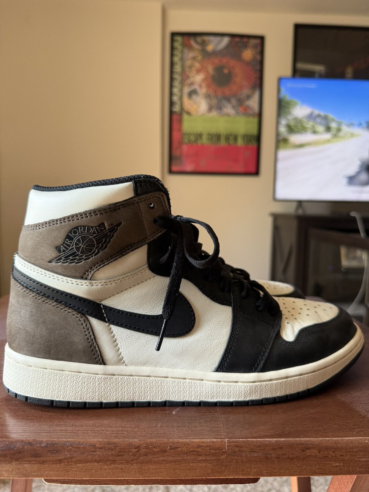 Jordan Brand Air Jordan 1 Retro High OG 'Dark Mocha Size US 10 / EU 43 - 3 Thumbnail