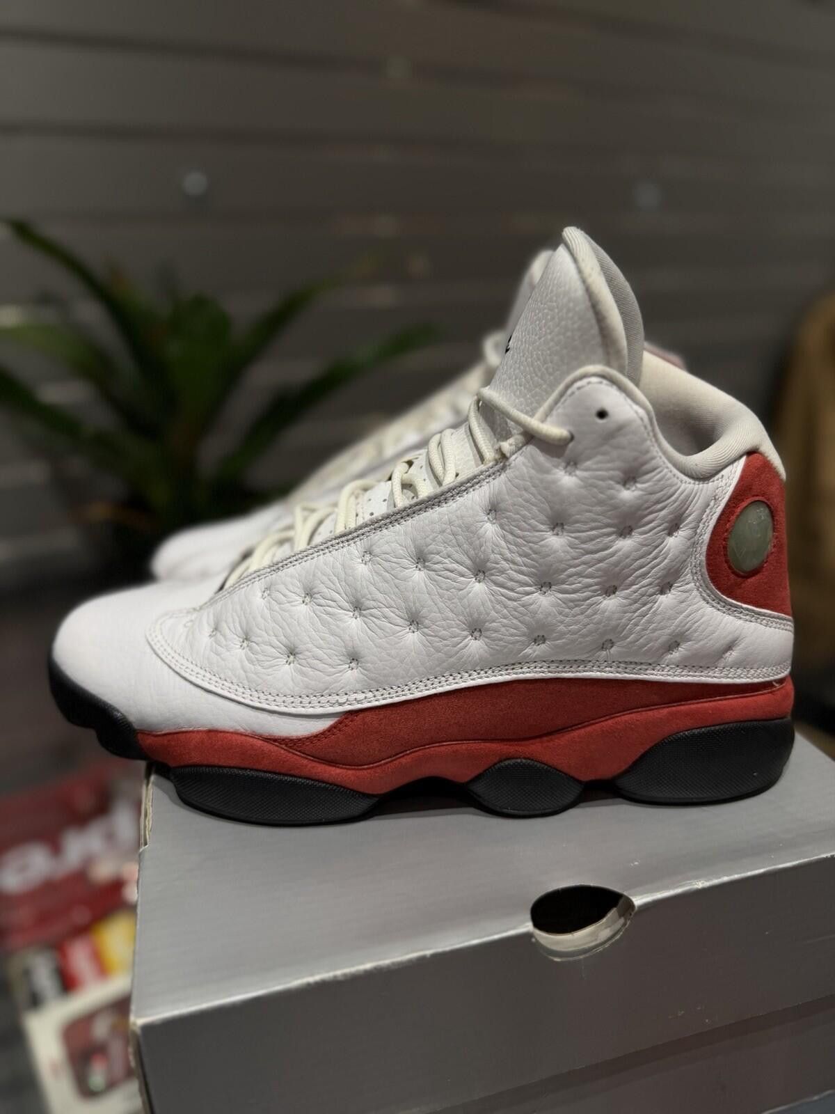 Jordan Brand Jordan Air Jordan 13 Retro Chicago White Red Black Size (10) Size US 10 / EU 43 - 3 Thumbnail