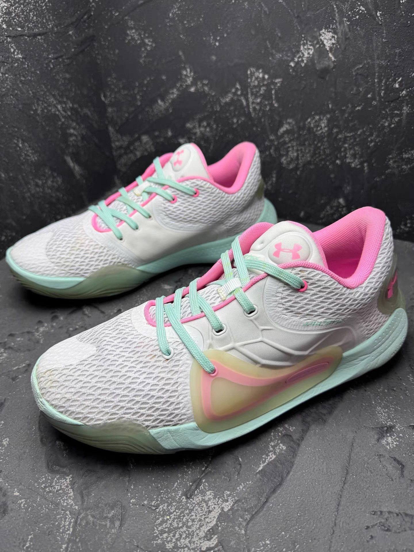 Under Armour Under Armour Spawn 2 Color: White, Pink & Green Q10 Size US 9.5 / EU 42-43 - 1 Thumbnail