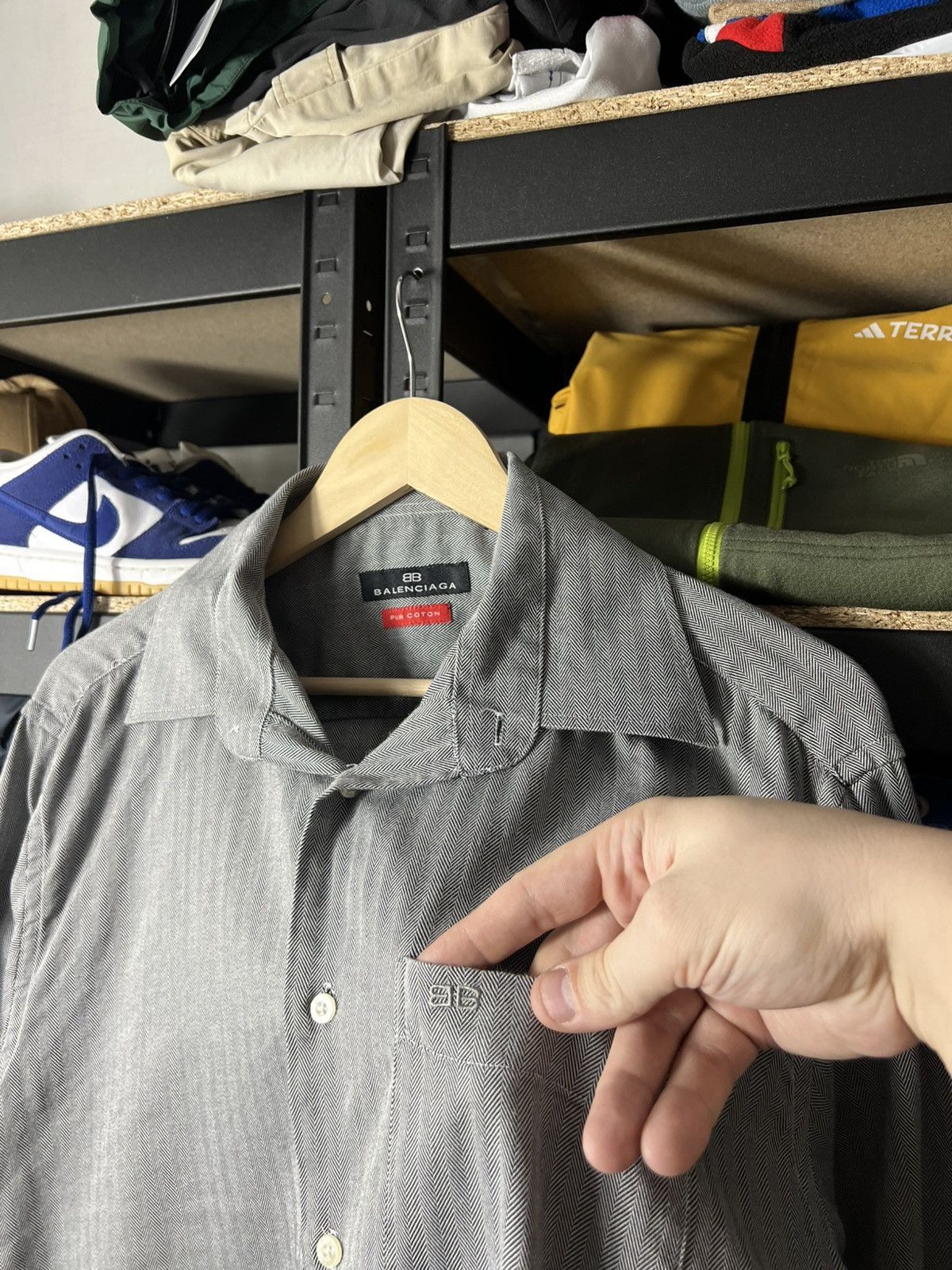 Balenciaga Balenciaga Pure Cotton Herringbone Button-Up Shirt – Size 44 Size US M / EU 48-50 / 2 - 2 Thumbnail