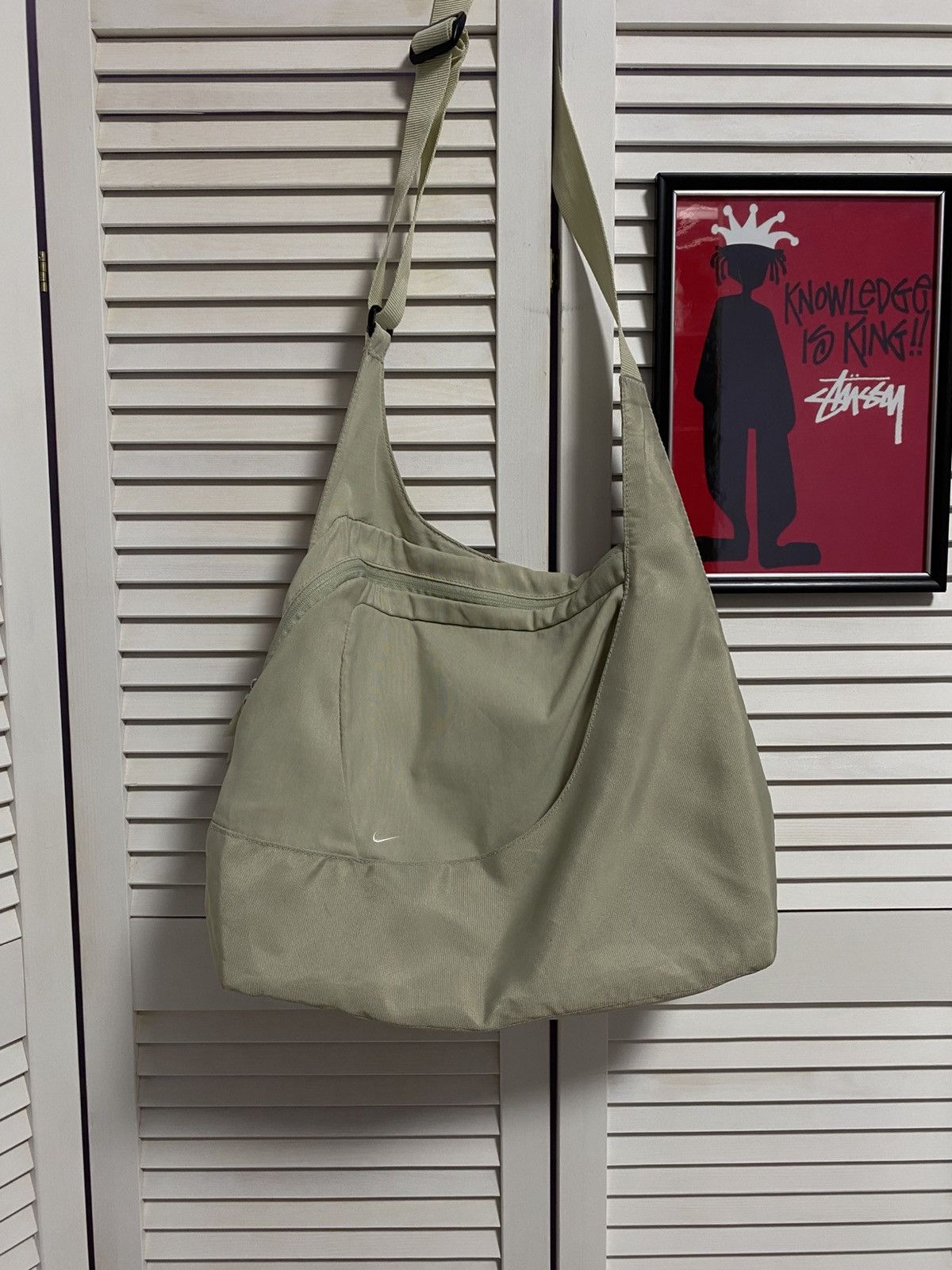 Nike Vintage 00s Messenger Bag Nike Gorpcore Retro Y2k Crossbody Size ONE SIZE - 1 Thumbnail