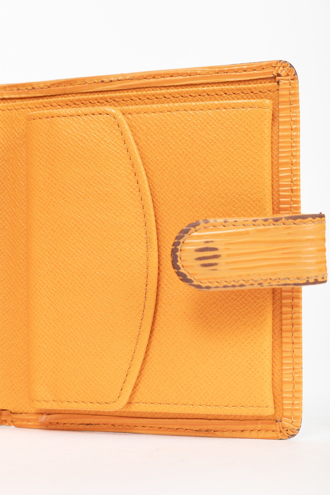 Louis Vuitton Louis Vuitton Epi Leather Porte-Billets Compact Wallet Size ONE SIZE - 10 Thumbnail