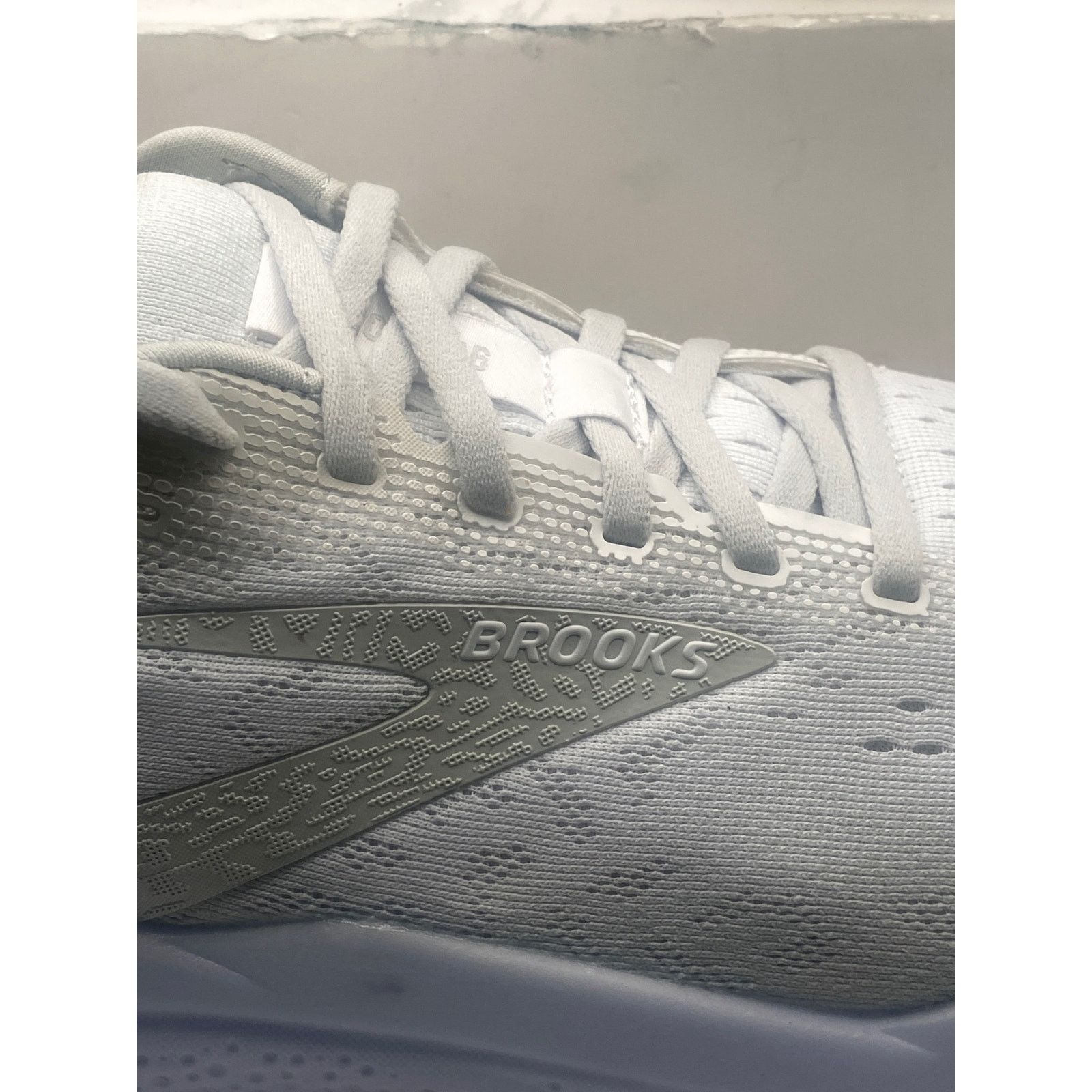 Brooks Women's Brooks Ghost 16 1204071B151 White Size US10/EU 42 Size US 10 / IT 40 - 9 Thumbnail