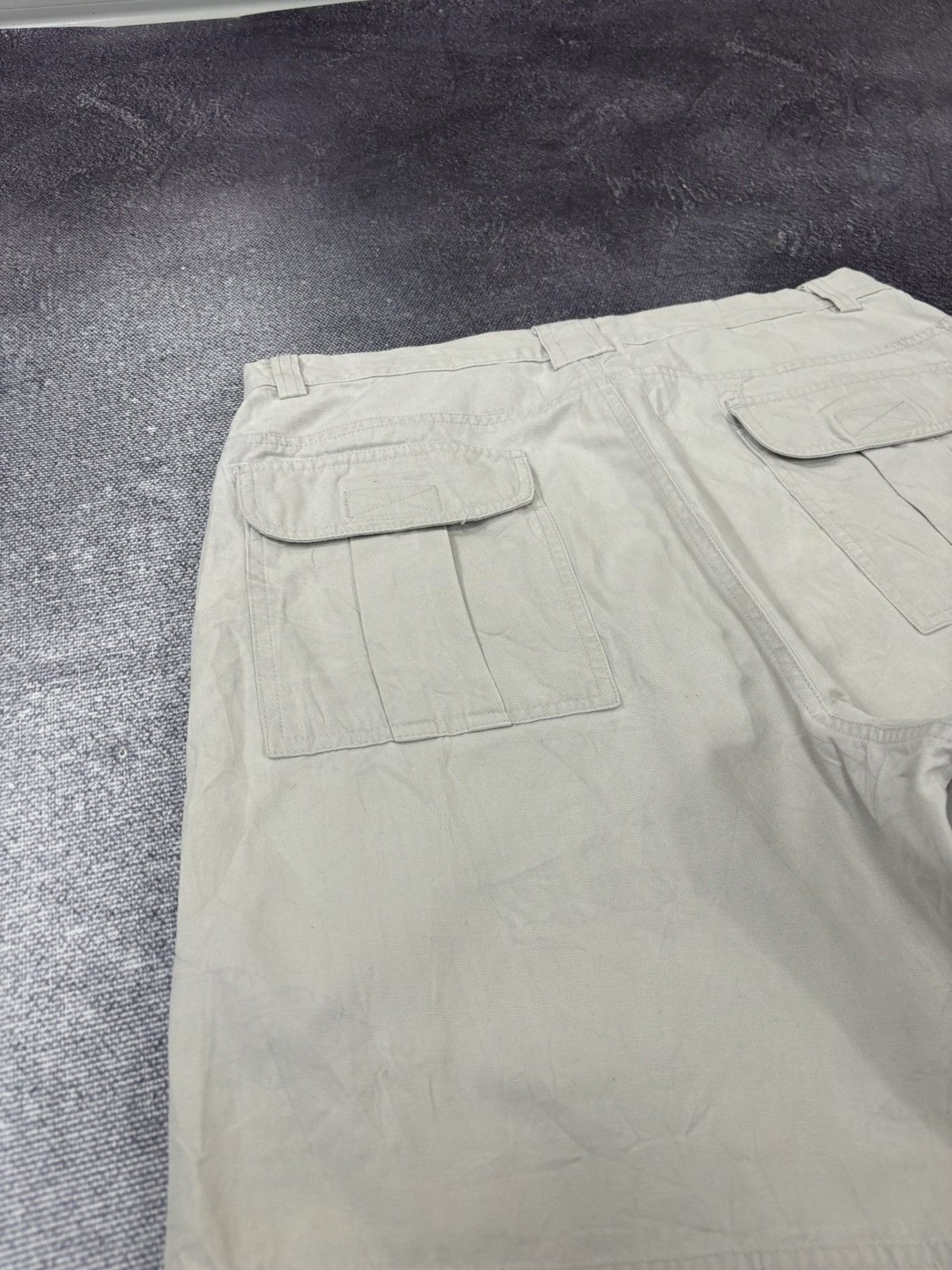 Eddie Bauer Vintage Eddie Bauer Legend Beige Utility Field Cargo Shorts Size US 34 / EU 50 - 14 Thumbnail