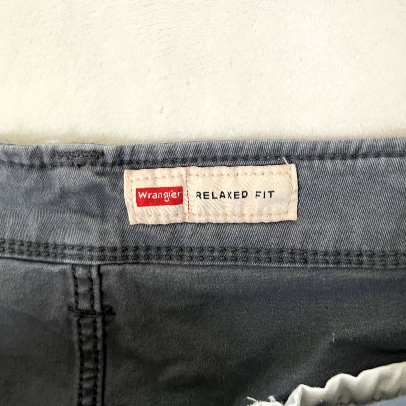 Wrangler VINTAGE Wrangler Mens Cargo Shorts Gray Stretch 46 9 Inseam Utility Y2K READ Size US 30 / EU 46 - 4 Thumbnail