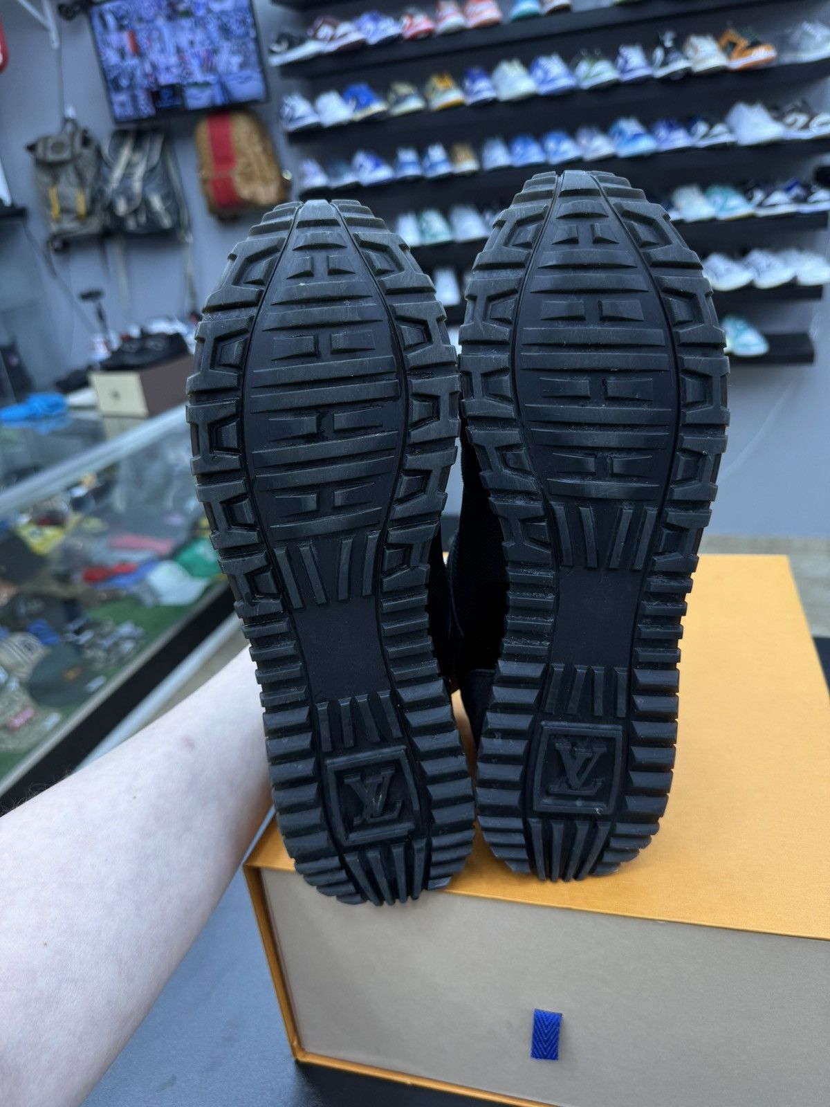 Louis Vuitton Louis Vuitton Run Away Sneaker Black Brown Monogram Size US 8 / EU 41 - 17 Thumbnail