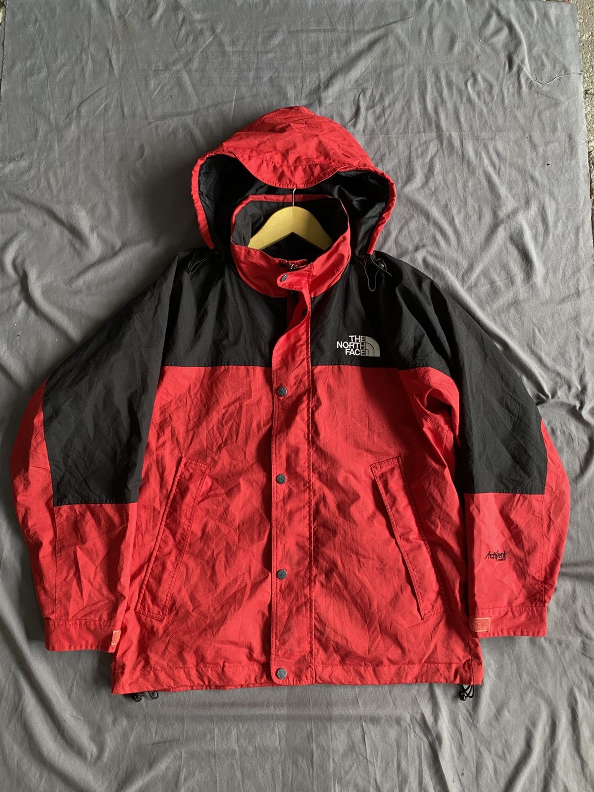 The North Face Vintage 90s The North Face Activent Jacket Pocketable Size US M / EU 48-50 / 2 - 1 Thumbnail