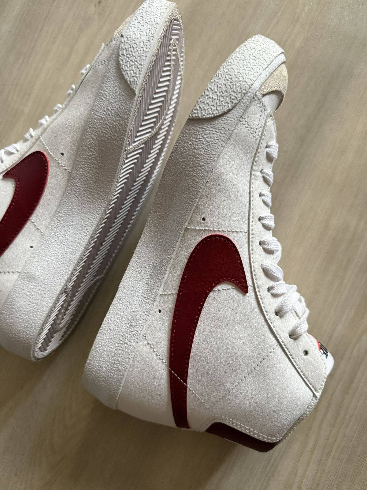 Nike Nike Blazer Mid ‘77 White/Burgundy Sneakers SZ 6.5 Y- 8 W Size US 6.5 / EU 39-40 - 3 Thumbnail