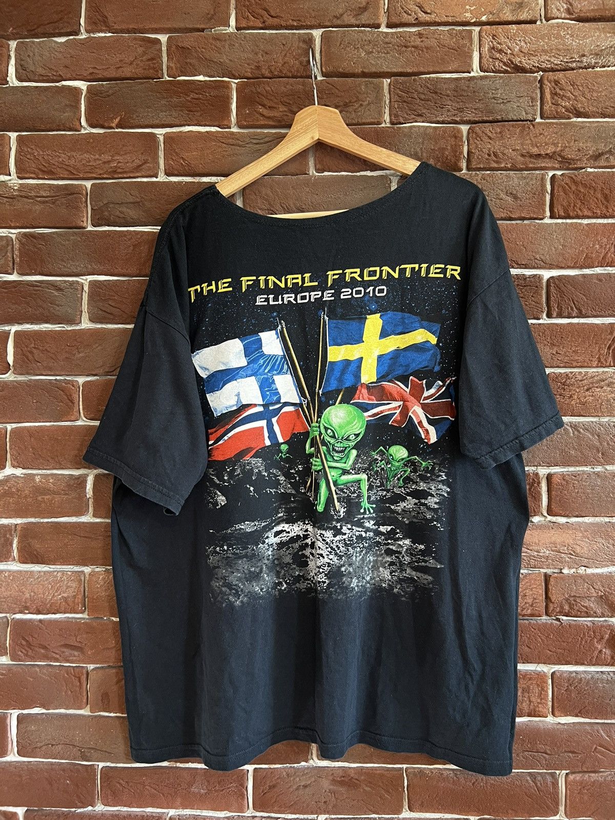 Band Tees Vintage Iron Maiden 00s Alien Tour Rare Band Rock Metal Tee Size US XL / EU 56 / 4 - 2 Thumbnail