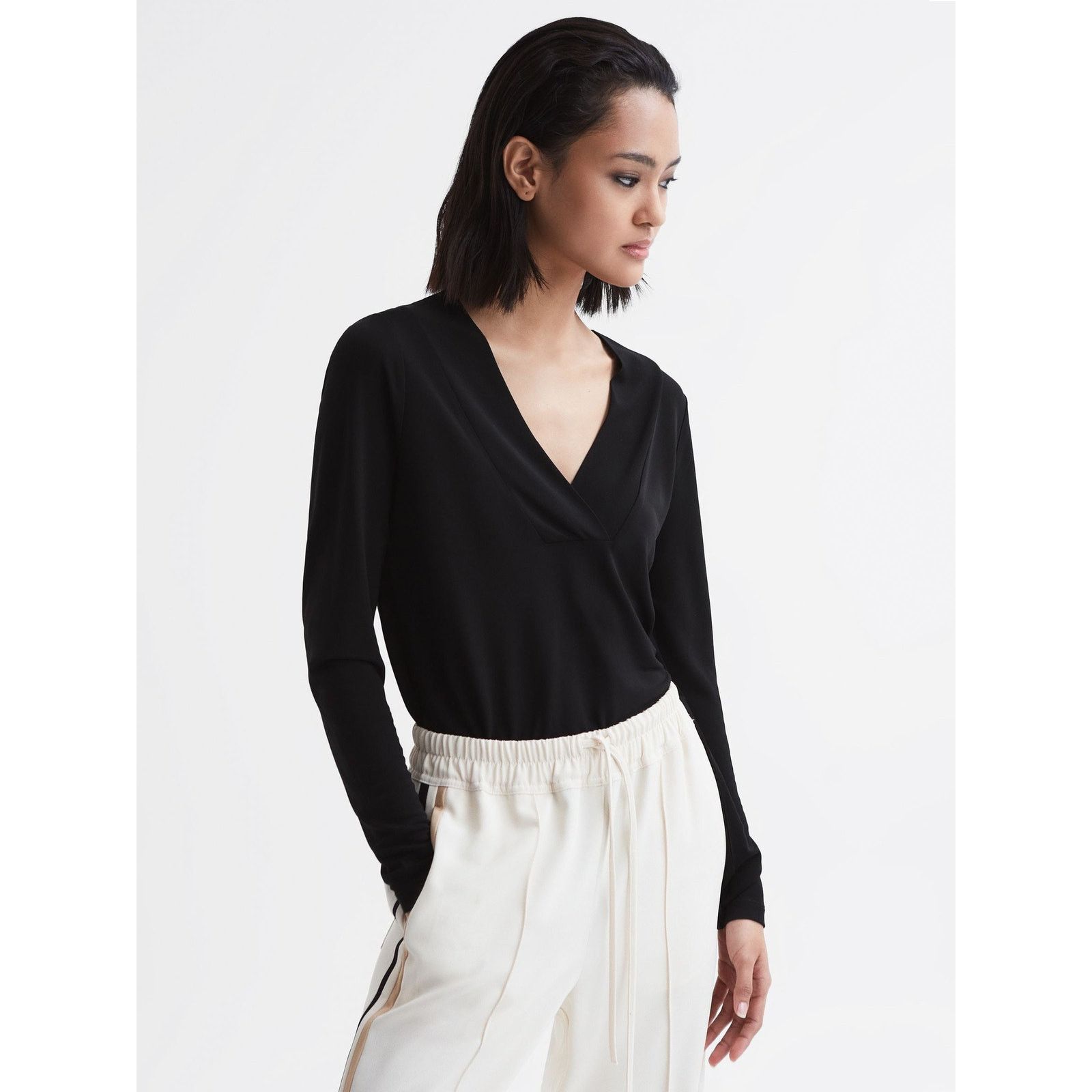 Reiss Reiss Long Sleeve Wide V-Neck Sweater - Black Size XS / US 0-2 / IT 36-38 - 1 Thumbnail