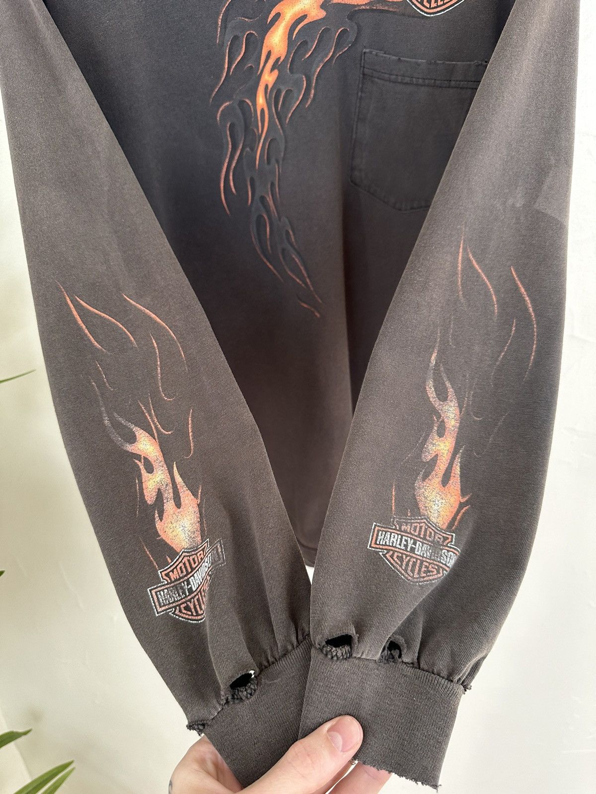 Harley Davidson (L) THRASHED & FADED Flames Black Harley Davidson Longsleeve Size US L / EU 52-54 / 3 - 3 Thumbnail