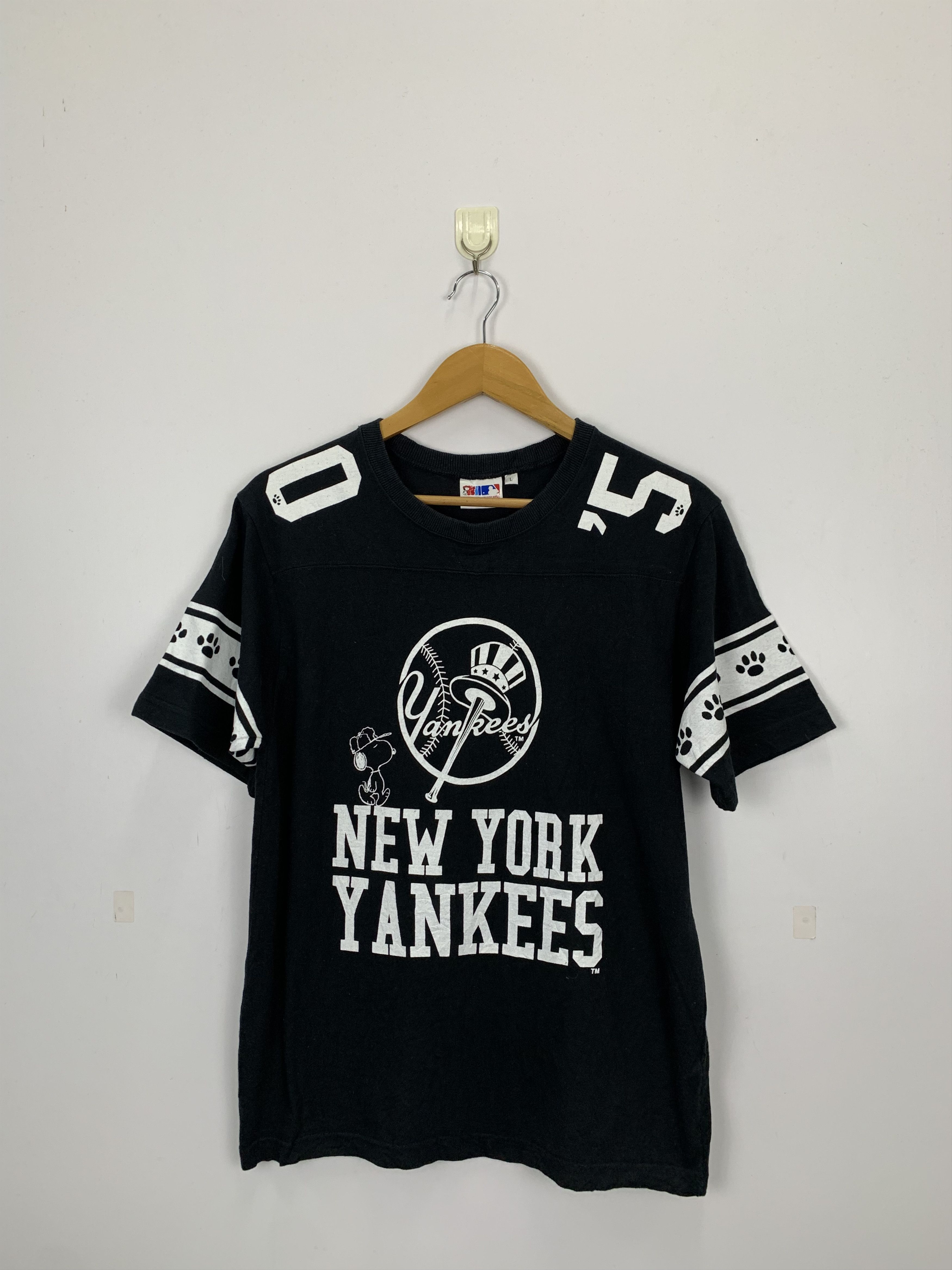 MLB Vintage New York Yankees MLB Snoopy T Shirt TA0207 Size US L / EU 52-54 / 3 - 1 Thumbnail
