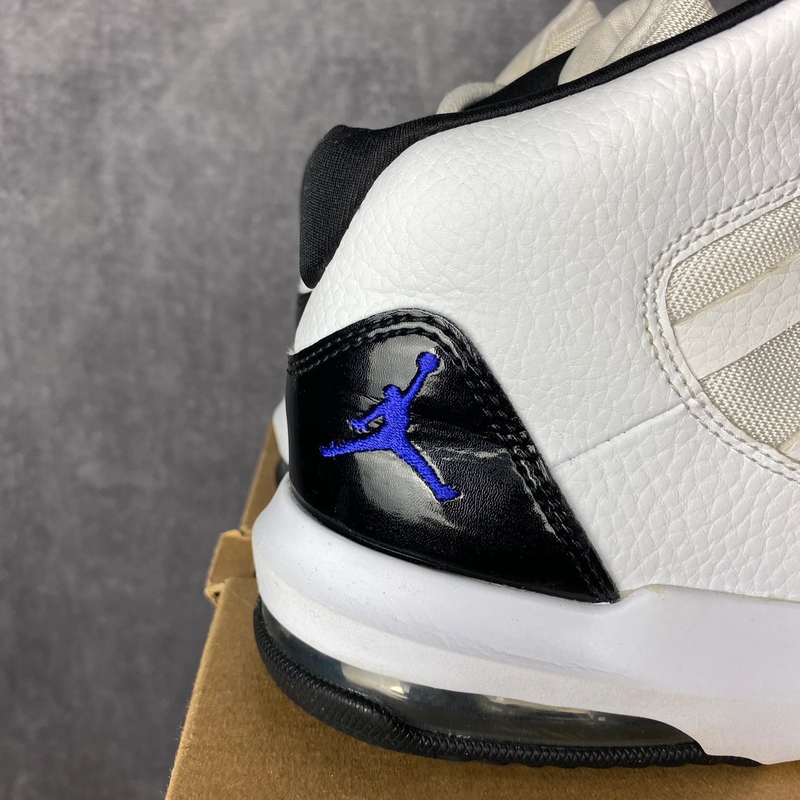 Jordan Brand Nike Air Jordan Max Aura 11 white black patent leather Size US 8 / IT 38 - 5 Thumbnail