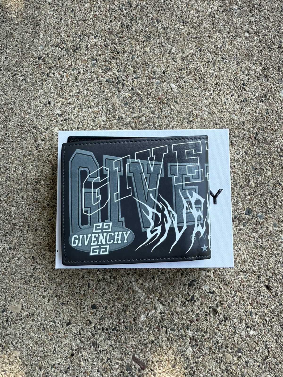Givenchy Multi Metal Logo Dark Grey Wallet Size ONE SIZE - 2 Thumbnail