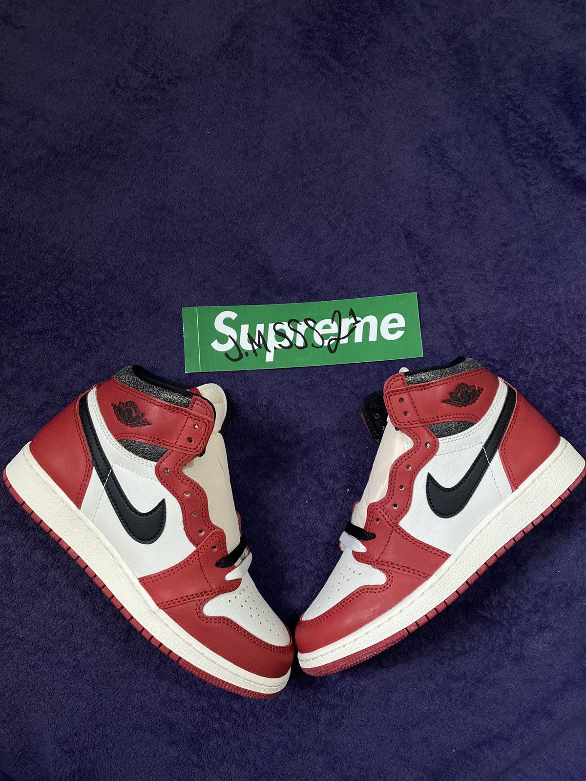 Jordan Brand × Nike Jordan 1 Retro High OG Chicago Lost and Found (GS) Size US 6 / EU 39 - 1 Thumbnail