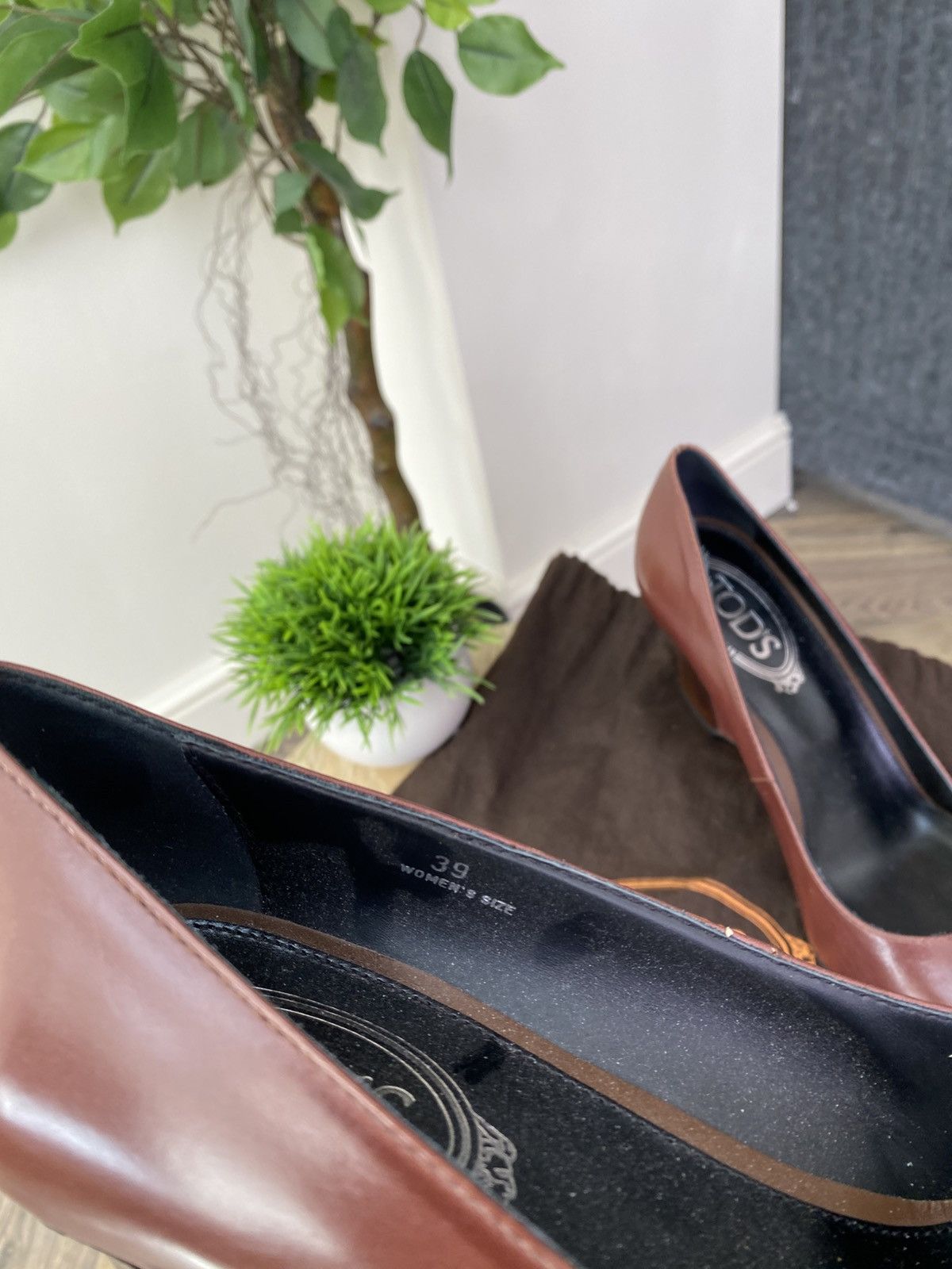Tod's Vintage Tod's Women's Slip On Burgundy Leather Wedge Pump Size US 9 / IT 39 - 9 Thumbnail