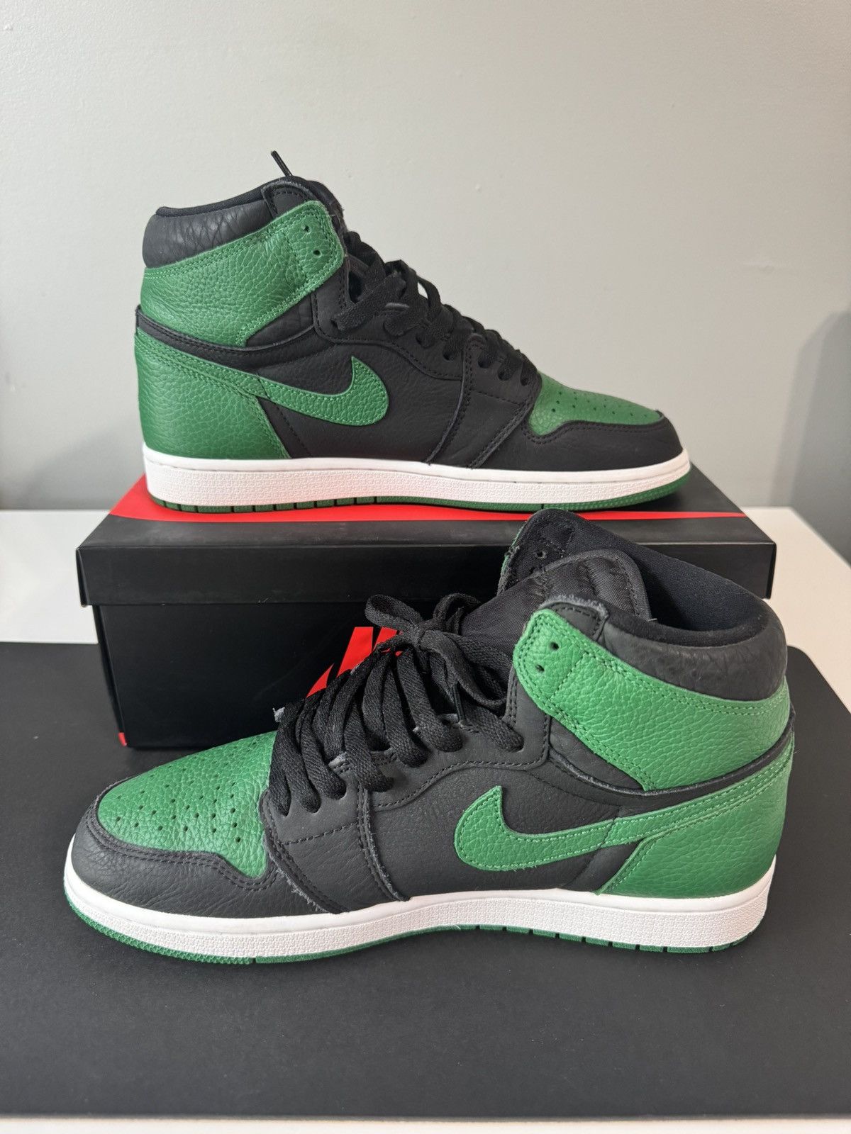 Jordan Brand Jordan 1 Retro Pine Green Black Size US 9.5 / EU 42-43 - 3 Thumbnail
