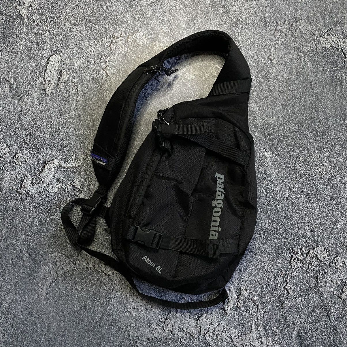 Patagonia Atom 8 L Slim Bag Patagonia Outdoor Black Unisex Vintage Bag Size ONE SIZE - 1 Thumbnail