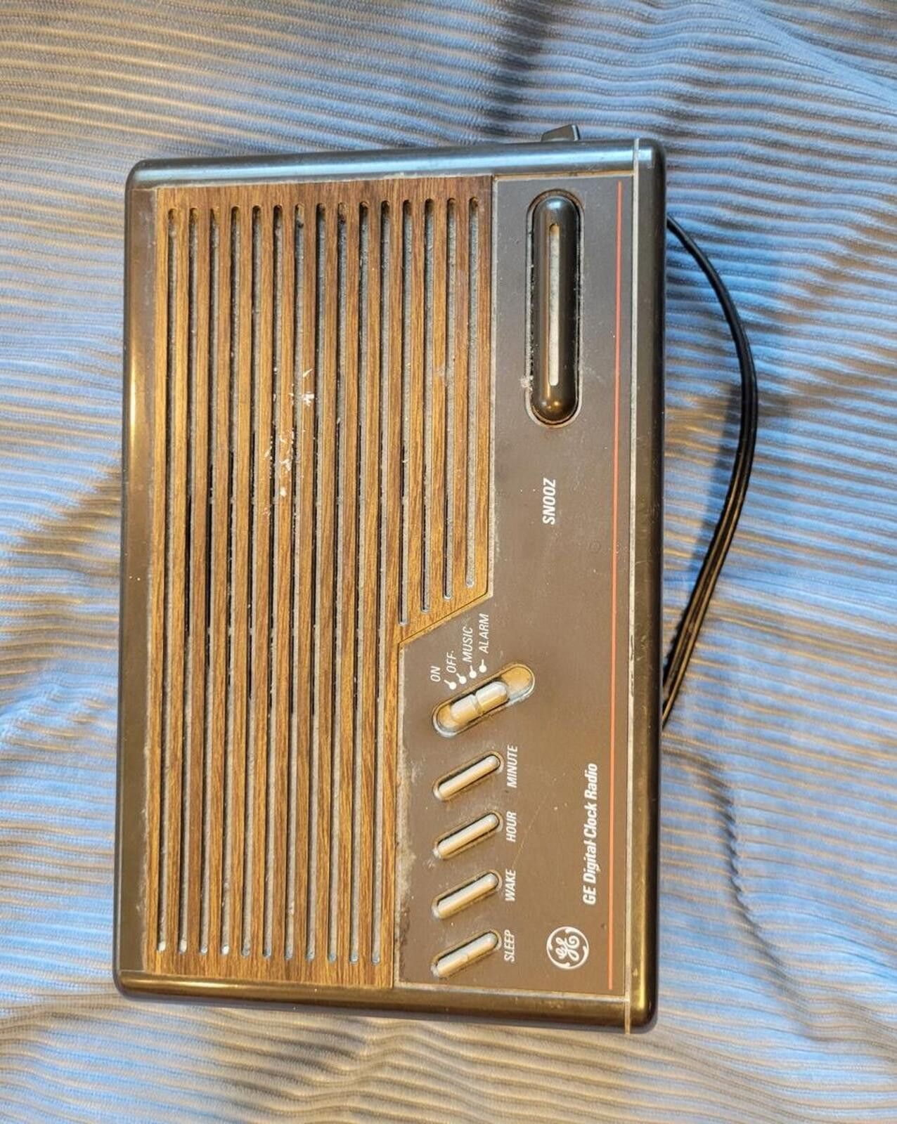 Genuine Leather Vintage GE Digital Clock Radio AM/FM Size ONE SIZE - 2 Thumbnail