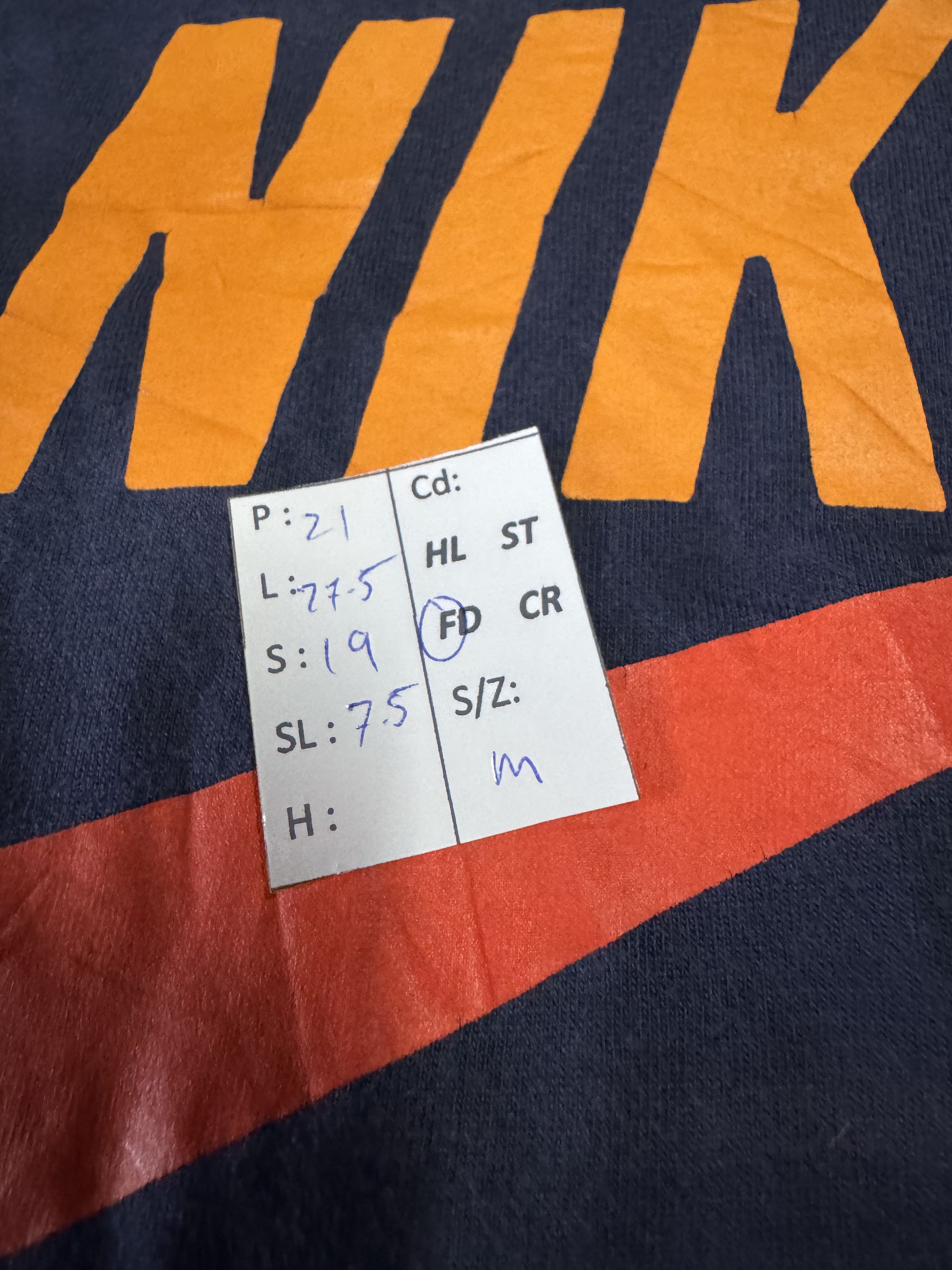 Nike THRASHED FADED VINTAGE Y2K NIKE SPORTSWEAR TEE BIG LOGO Size US M / EU 48-50 / 2 - 17 Thumbnail