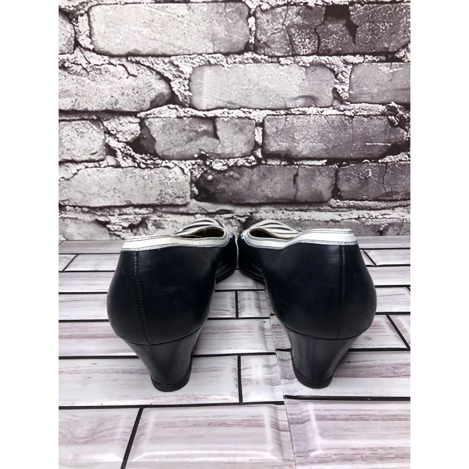 Salvatore Ferragamo Salvatore Ferragamo Boutique Blue Leather White Pump Heels W Size US 8 / IT 38 - 4 Thumbnail
