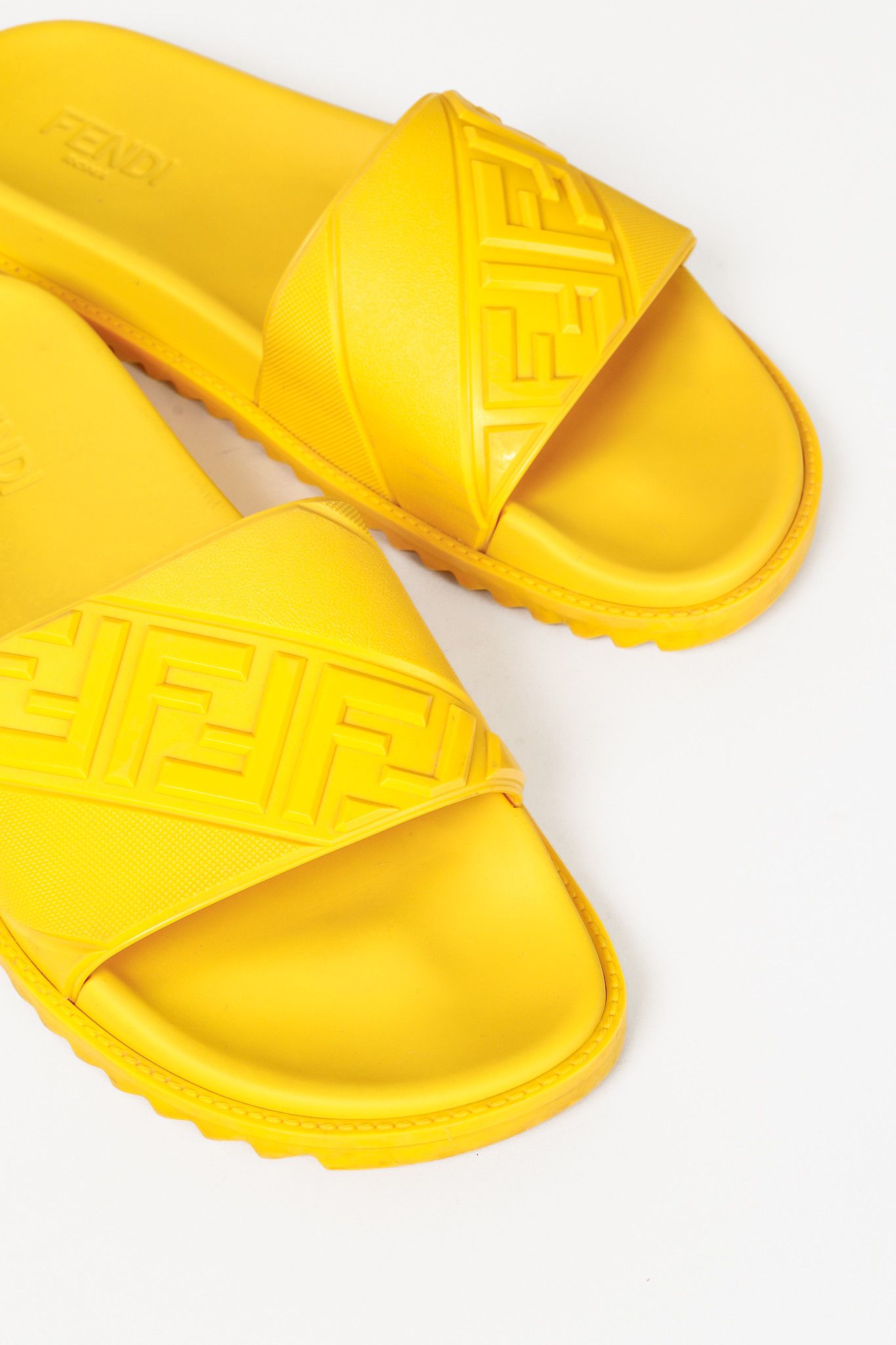 Fendi Fendi FF Logo Rubber Beach Slip-On Slides in Yellow Size US 10 / EU 43 - 7 Thumbnail