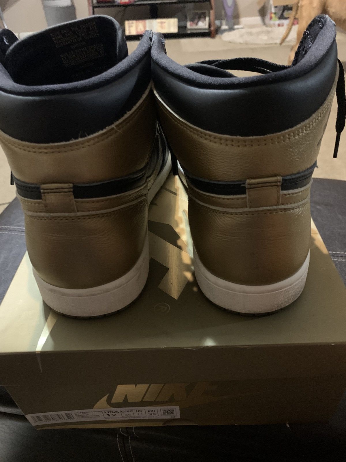 Jordan Brand Air Jordan 1 Retro High OG Size US 12 / EU 45 - 4 Thumbnail