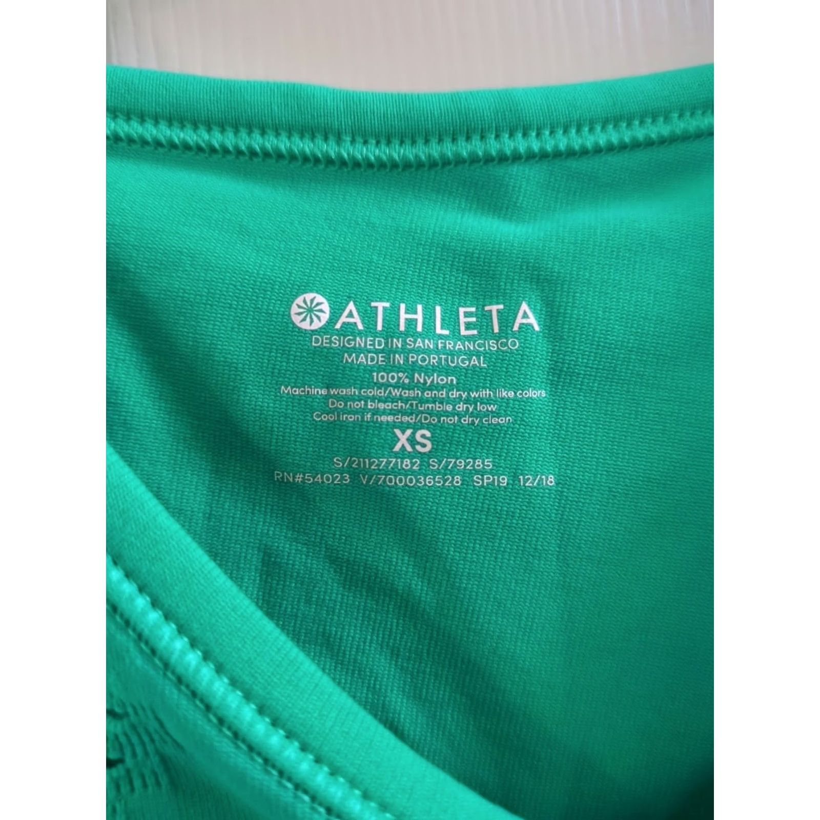Athleta Athleta Tank Womens XS Green Crew Neck Sleeveless Nylon Logo Athletic Outdoor Basic Shirt Size XS / US 0-2 / IT 36-38 - 3 Thumbnail