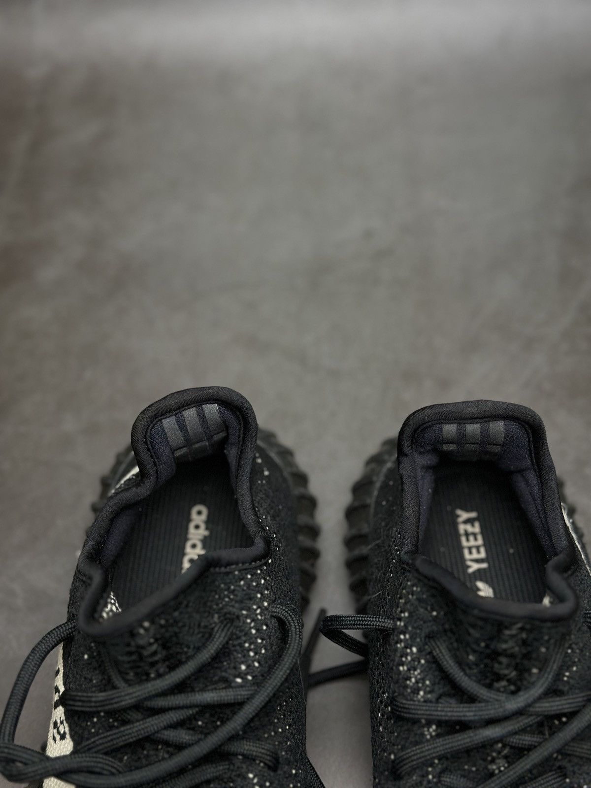 Adidas × Designer Adidas Yeezy Boost 350 V2 Core Black/White “Oreo” Size US 9.5 / IT 39.5 - 6 Thumbnail