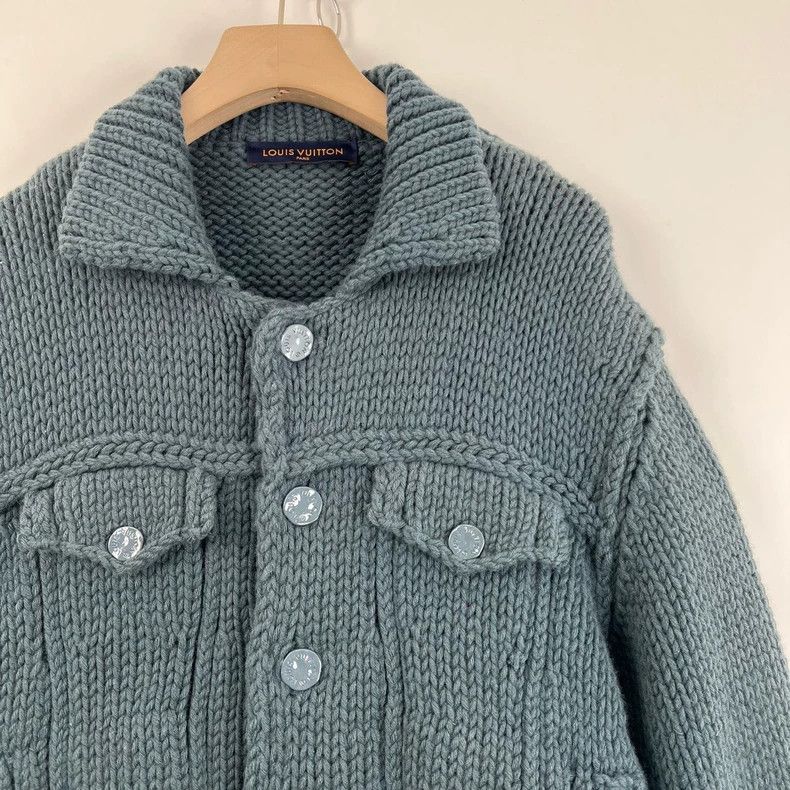 Louis Vuitton Louis Vuitton Blue knit button-down sweater Size US M / EU 48-50 / 2 - 4 Thumbnail