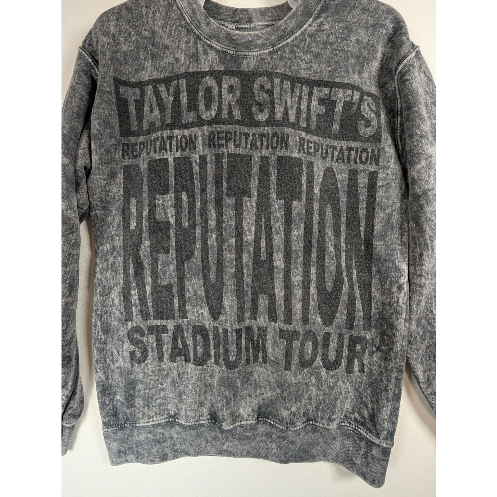 Unknown London Official Taylor Swift Reputation Stadium Tour Sweatshirt Size S / US 4 / IT 40 - 3 Thumbnail